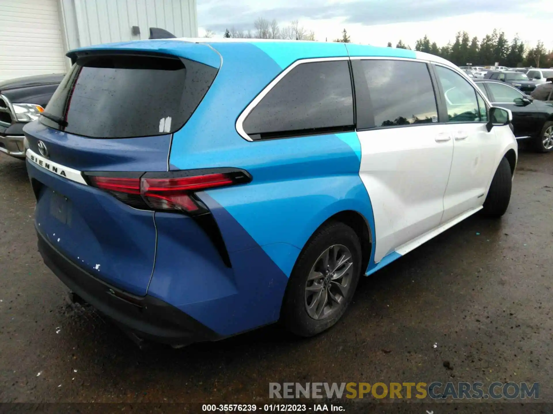 4 Photograph of a damaged car 5TDKRKECXMS045012 TOYOTA SIENNA 2021