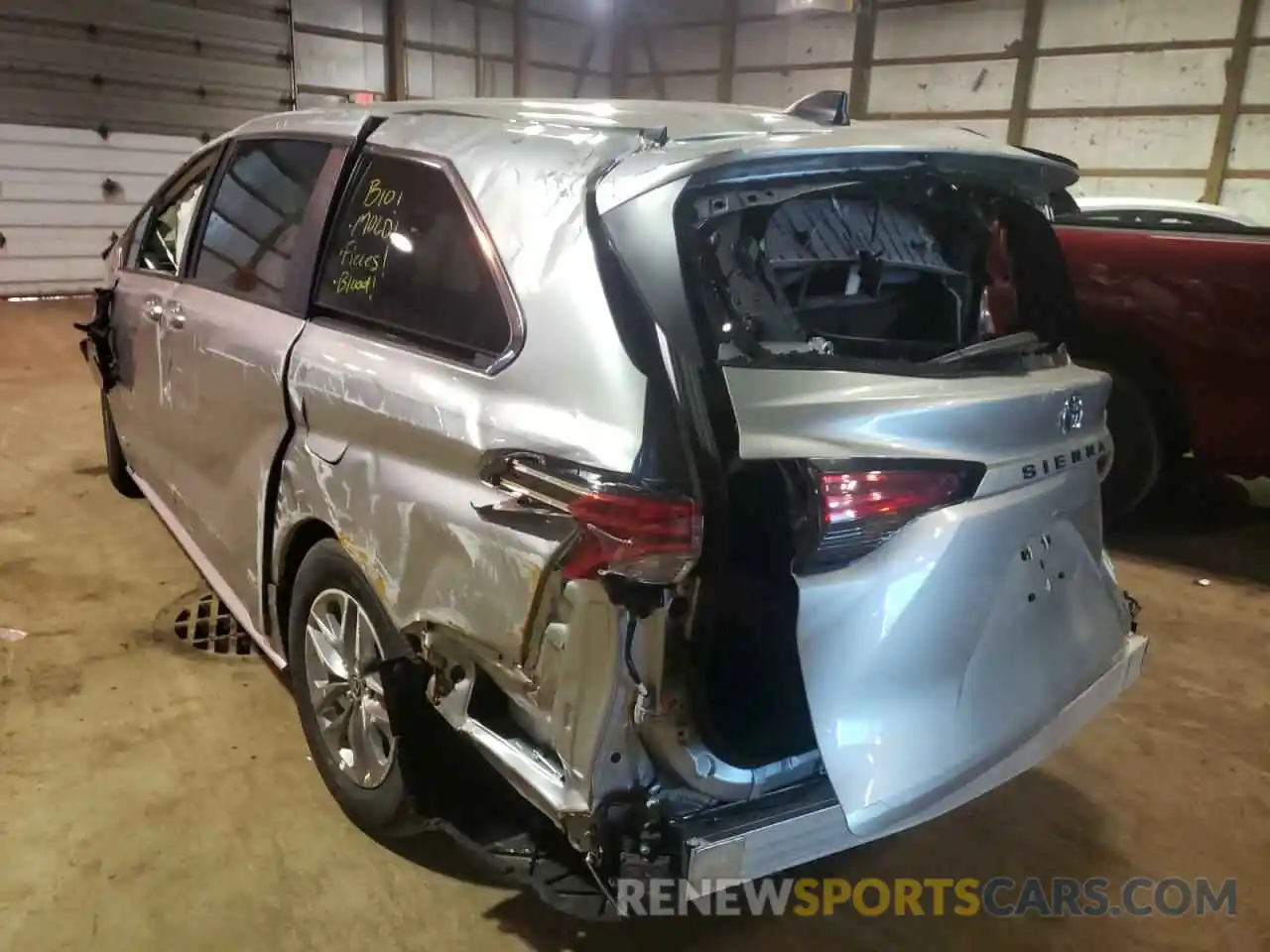 3 Photograph of a damaged car 5TDKRKECXMS048010 TOYOTA SIENNA 2021