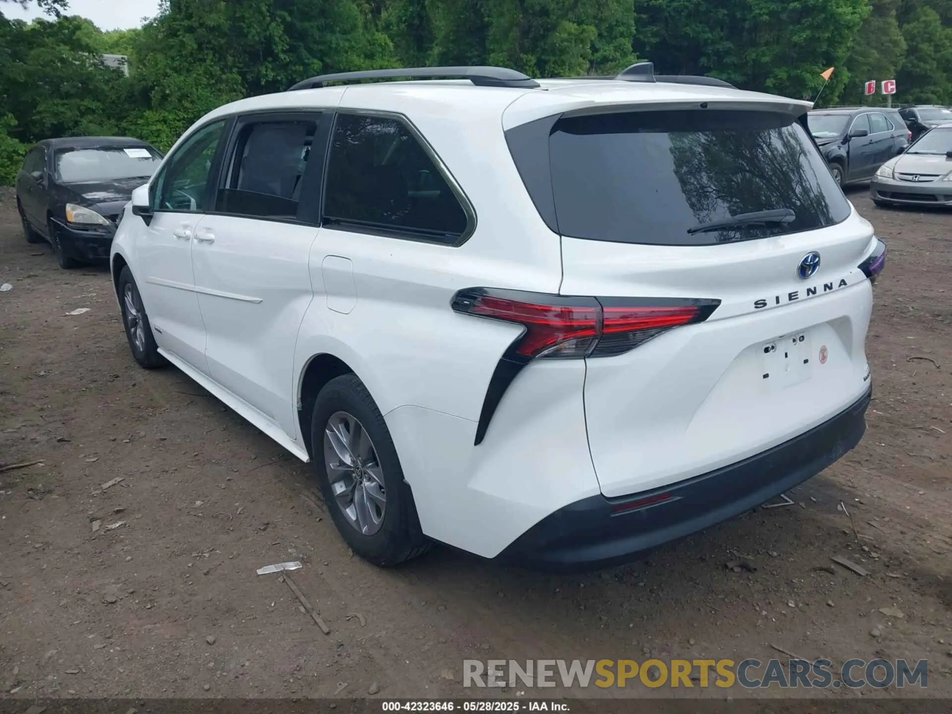 3 Photograph of a damaged car 5TDKRKECXMS059444 TOYOTA SIENNA 2021
