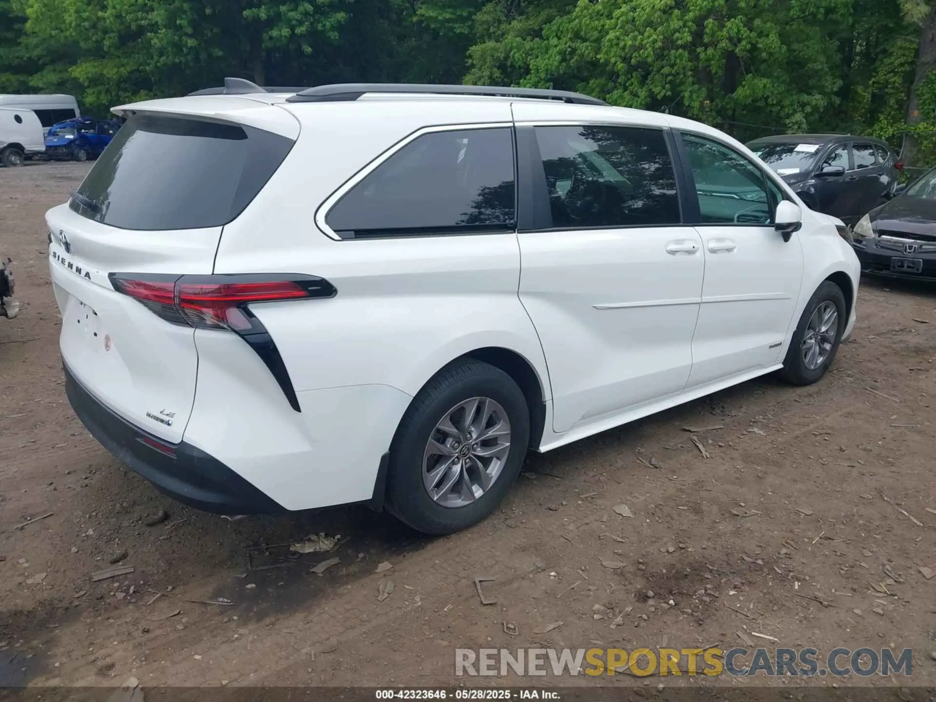 4 Photograph of a damaged car 5TDKRKECXMS059444 TOYOTA SIENNA 2021