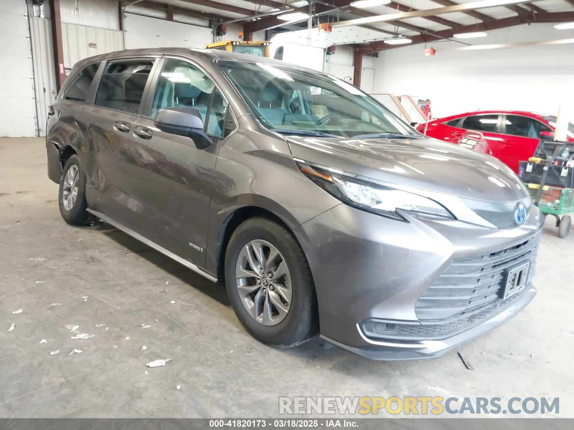 1 Photograph of a damaged car 5TDKSKFC0MS001927 TOYOTA SIENNA 2021