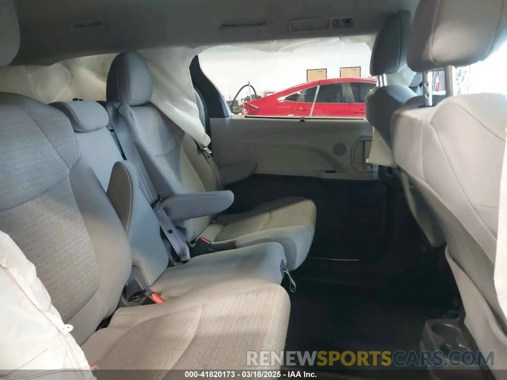 8 Photograph of a damaged car 5TDKSKFC0MS001927 TOYOTA SIENNA 2021
