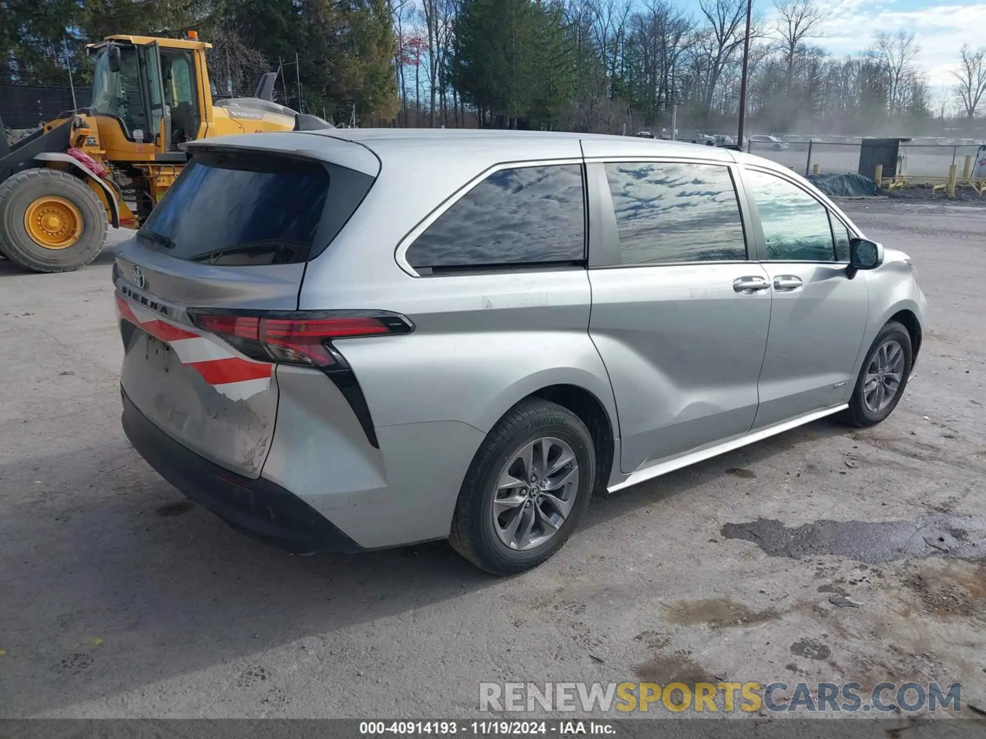 4 Photograph of a damaged car 5TDKSKFC1MS036492 TOYOTA SIENNA 2021