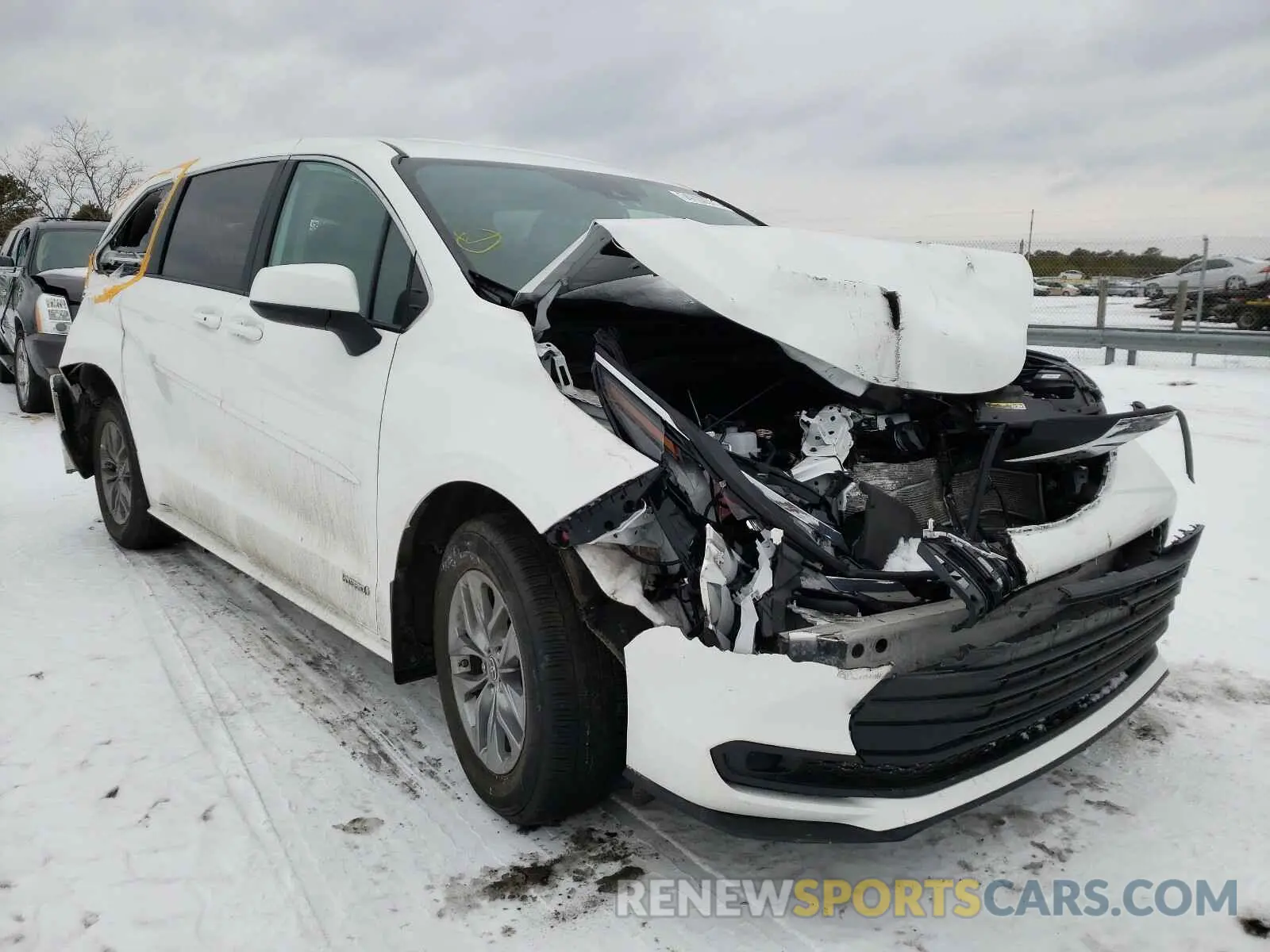 1 Photograph of a damaged car 5TDKSKFC8MS004154 TOYOTA SIENNA 2021