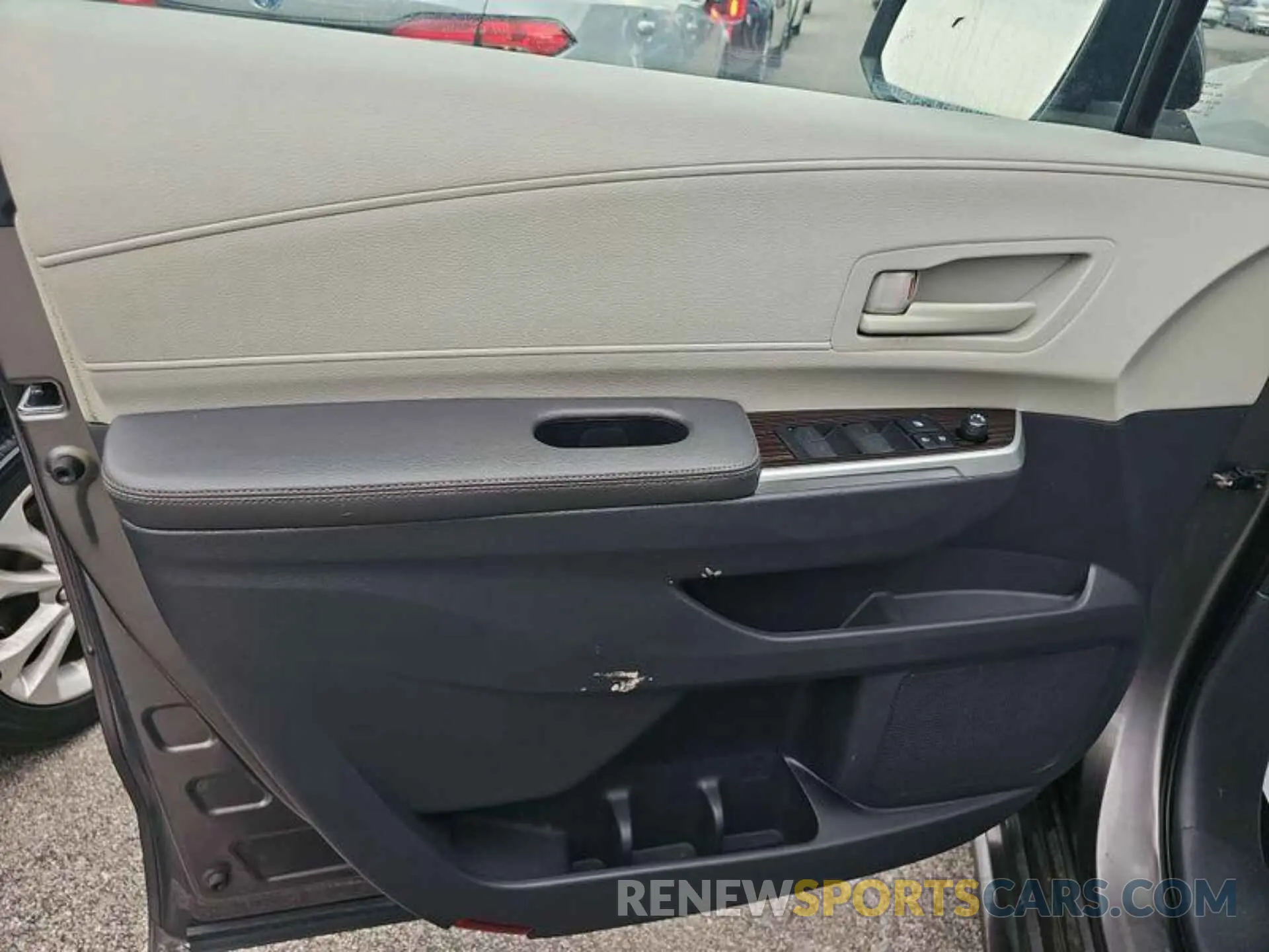 18 Photograph of a damaged car 5TDKSKFC8MS022217 TOYOTA SIENNA 2021