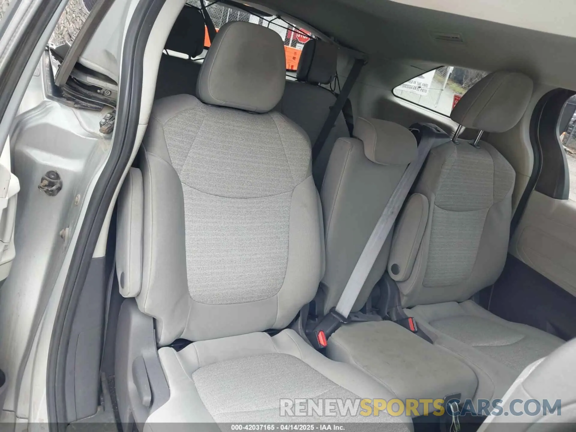 8 Photograph of a damaged car 5TDKSKFCXMS036779 TOYOTA SIENNA 2021