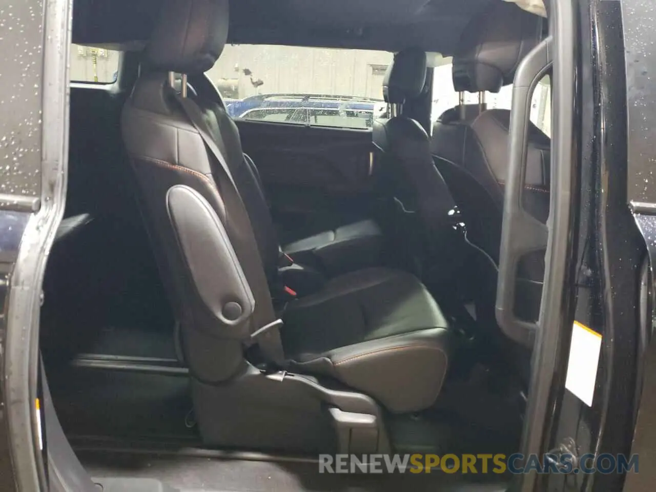 11 Photograph of a damaged car 5TDXRKEC0MS056624 TOYOTA SIENNA 2021