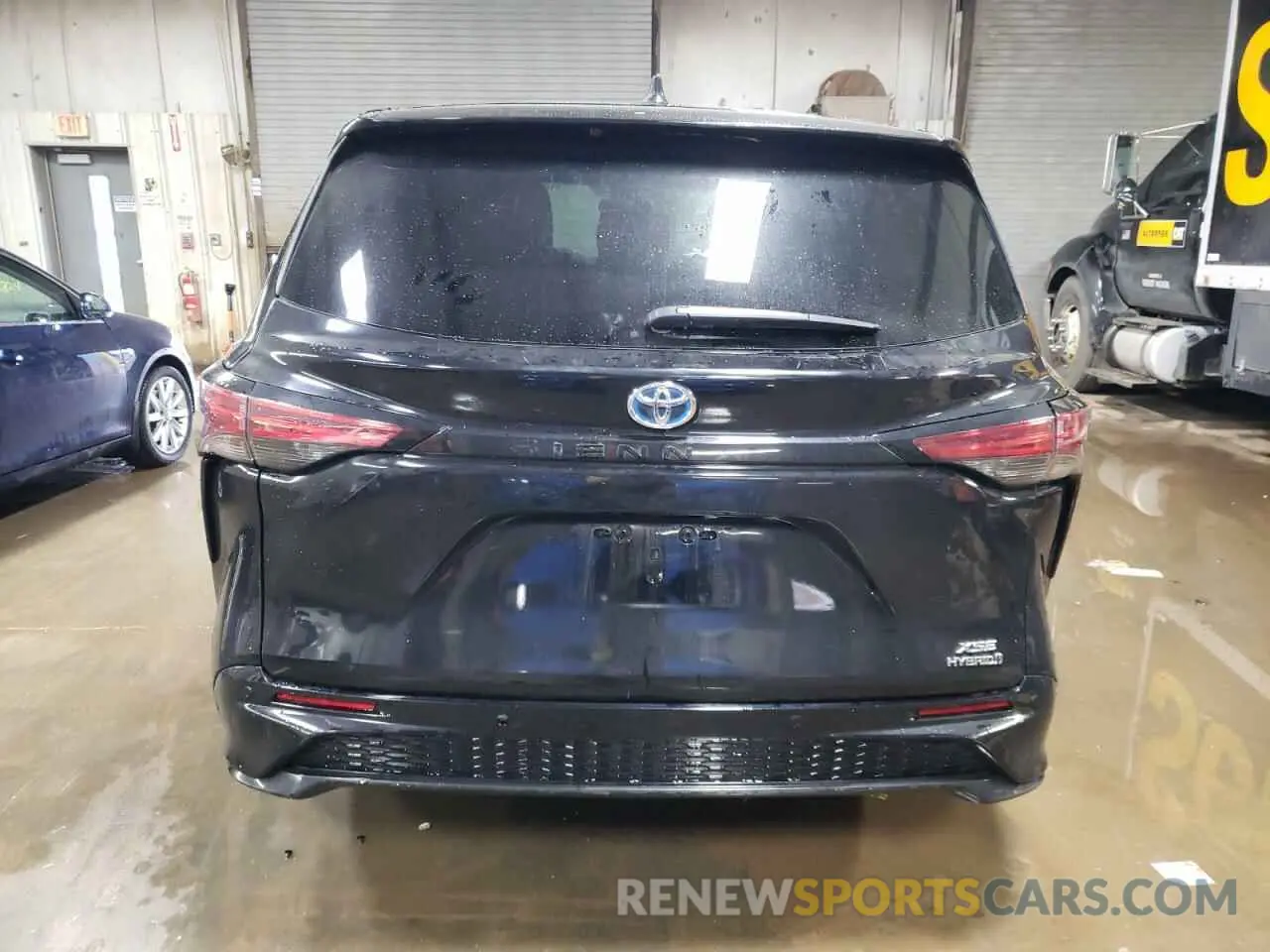 6 Photograph of a damaged car 5TDXRKEC0MS056624 TOYOTA SIENNA 2021