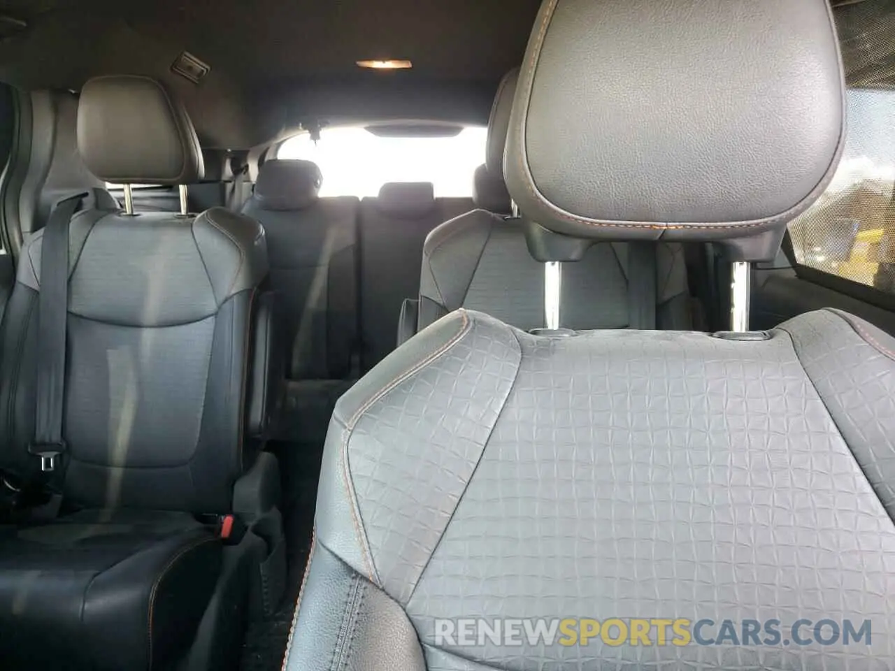 10 Photograph of a damaged car 5TDXRKEC3MS005215 TOYOTA SIENNA 2021