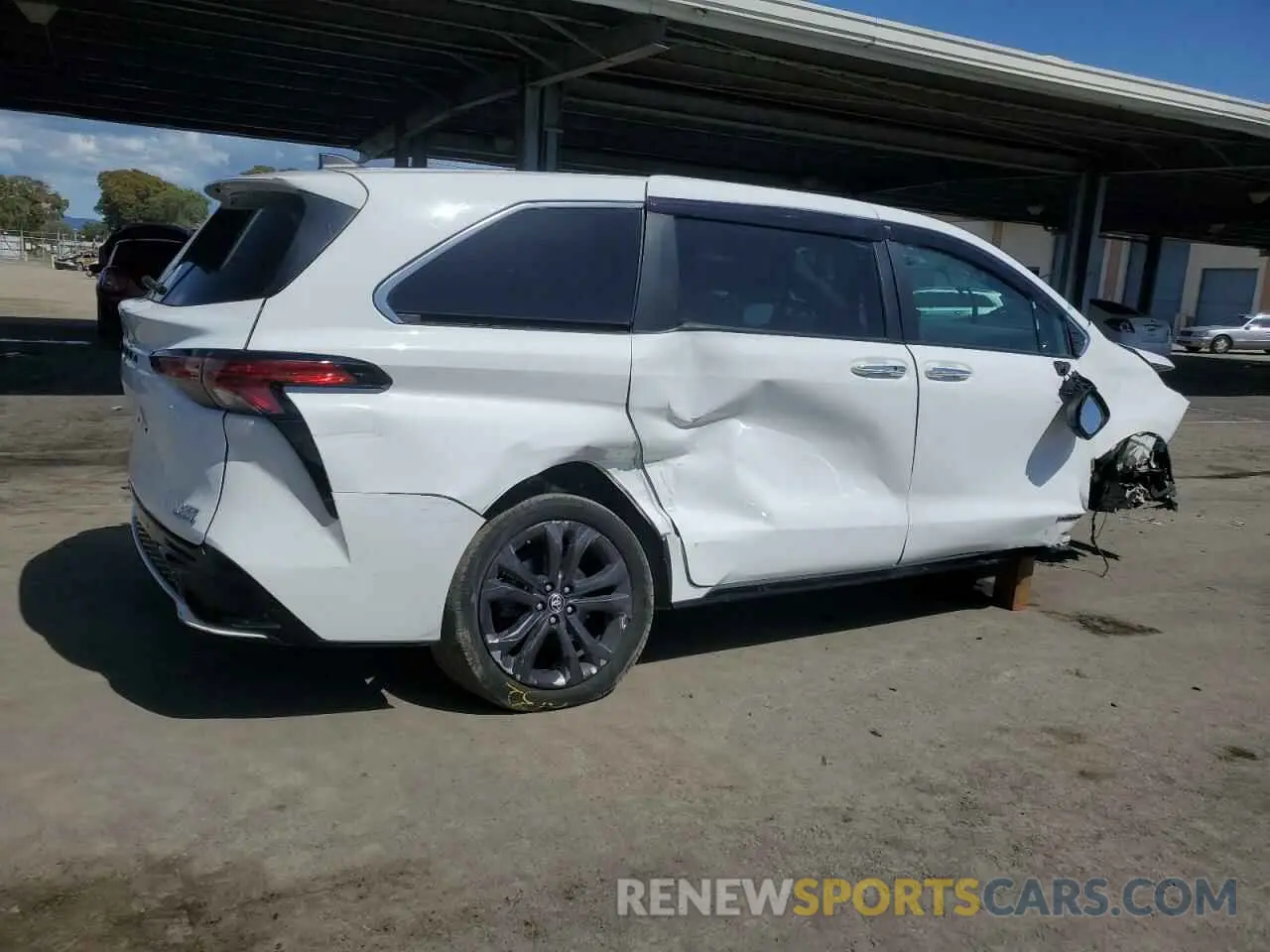 3 Photograph of a damaged car 5TDXRKEC3MS005215 TOYOTA SIENNA 2021