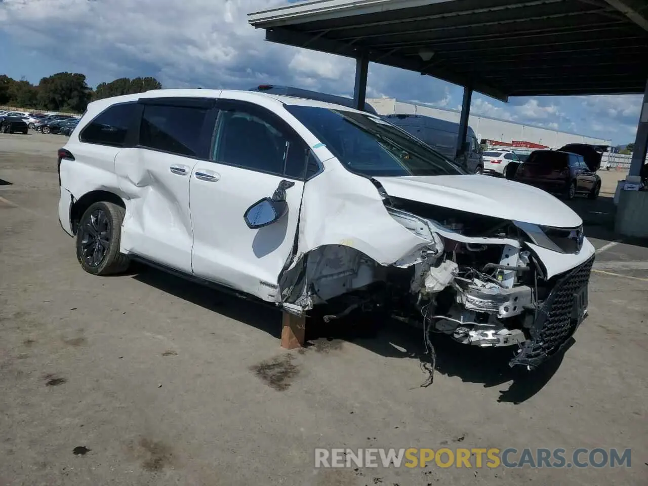 4 Photograph of a damaged car 5TDXRKEC3MS005215 TOYOTA SIENNA 2021