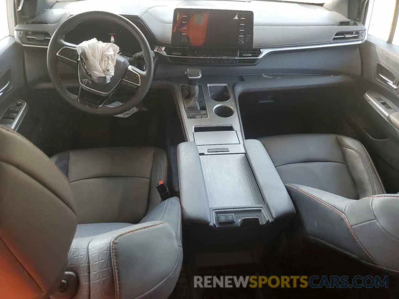 8 Photograph of a damaged car 5TDXRKEC3MS005215 TOYOTA SIENNA 2021