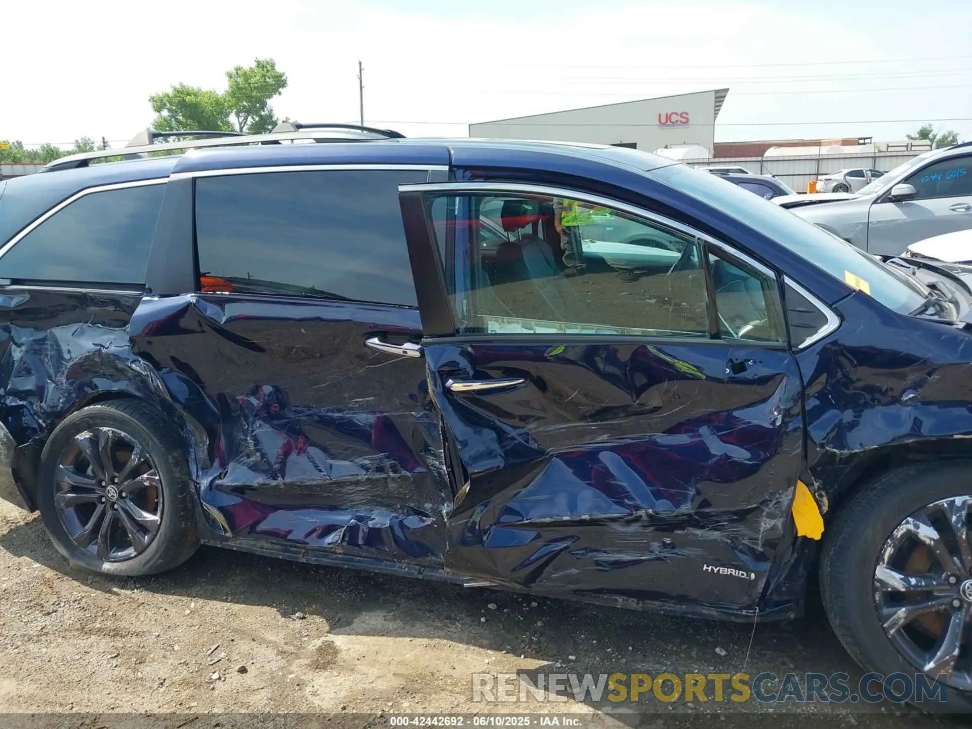 13 Photograph of a damaged car 5TDXRKEC3MS016036 TOYOTA SIENNA 2021