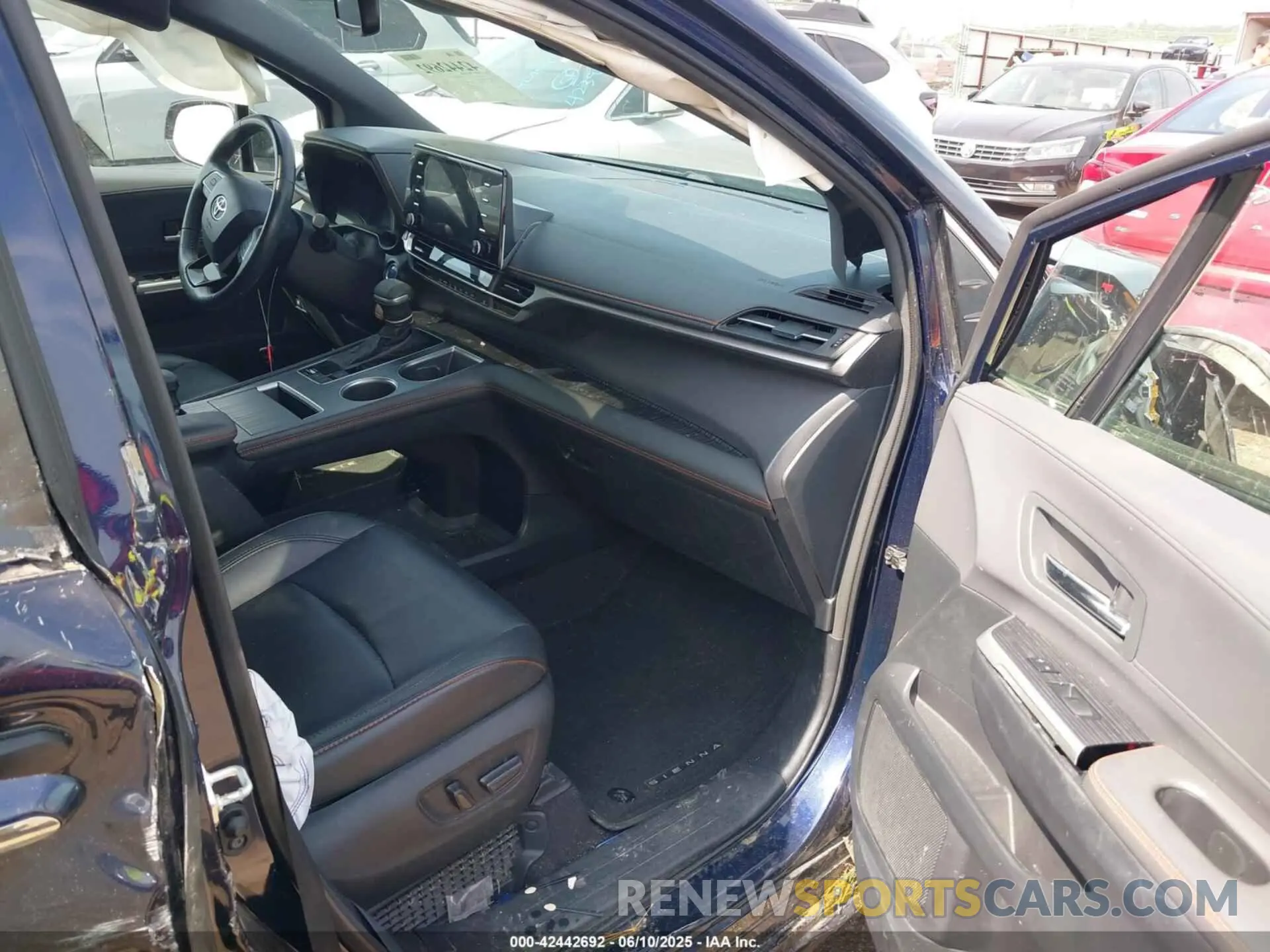 5 Photograph of a damaged car 5TDXRKEC3MS016036 TOYOTA SIENNA 2021