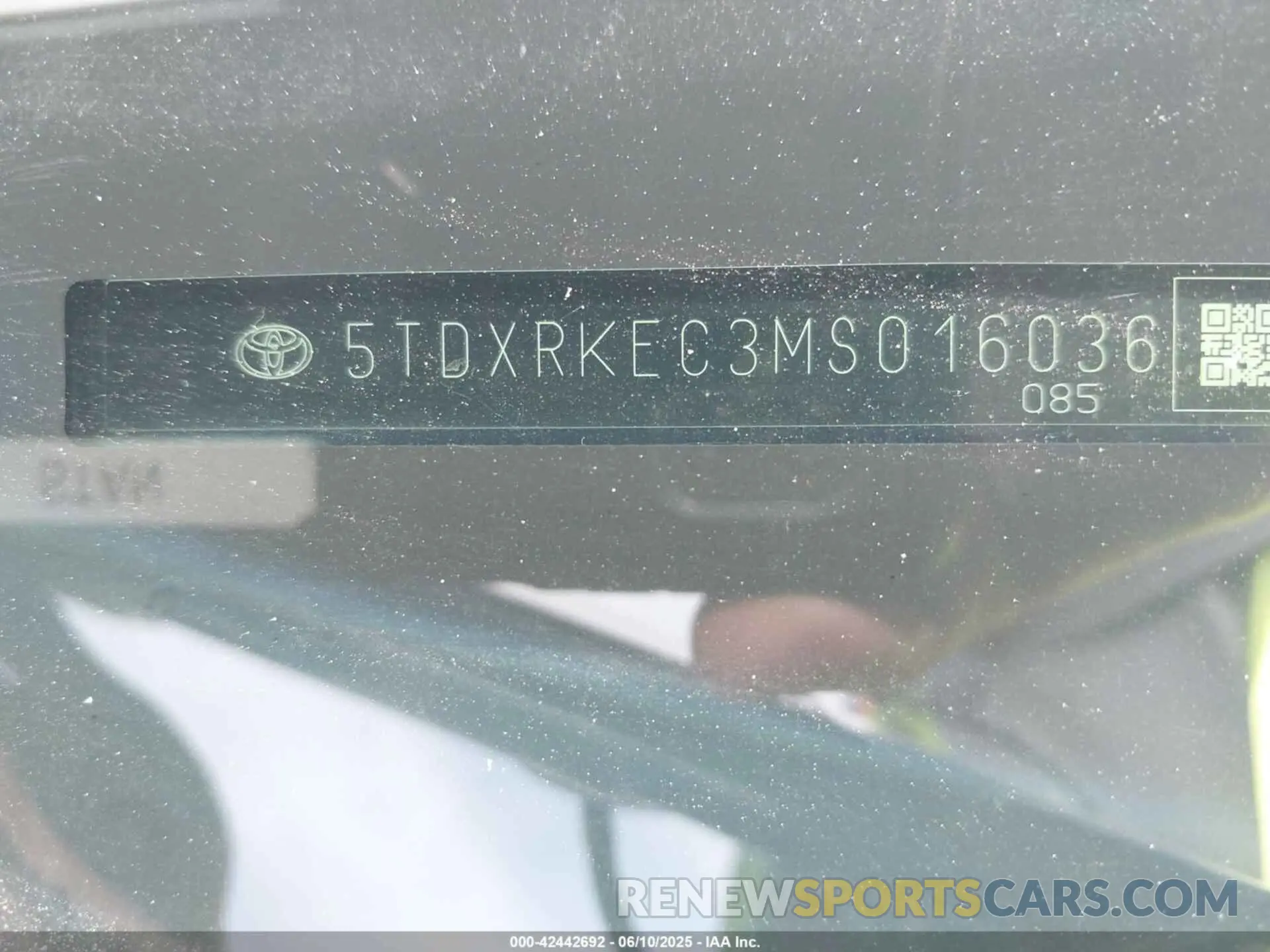 9 Photograph of a damaged car 5TDXRKEC3MS016036 TOYOTA SIENNA 2021
