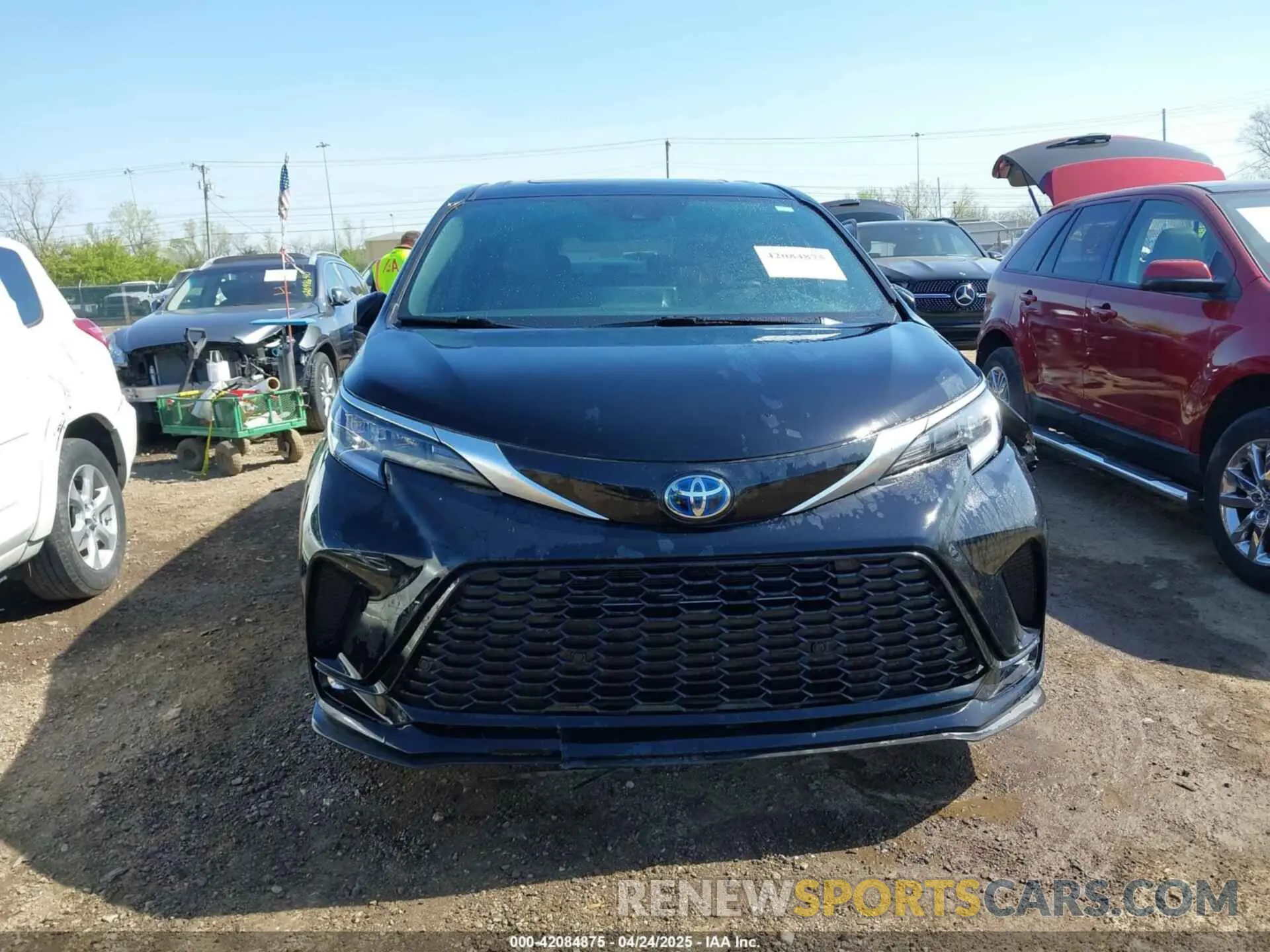 13 Photograph of a damaged car 5TDXRKEC3MS029904 TOYOTA SIENNA 2021