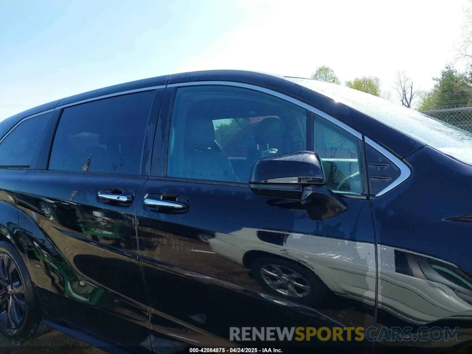 14 Photograph of a damaged car 5TDXRKEC3MS029904 TOYOTA SIENNA 2021