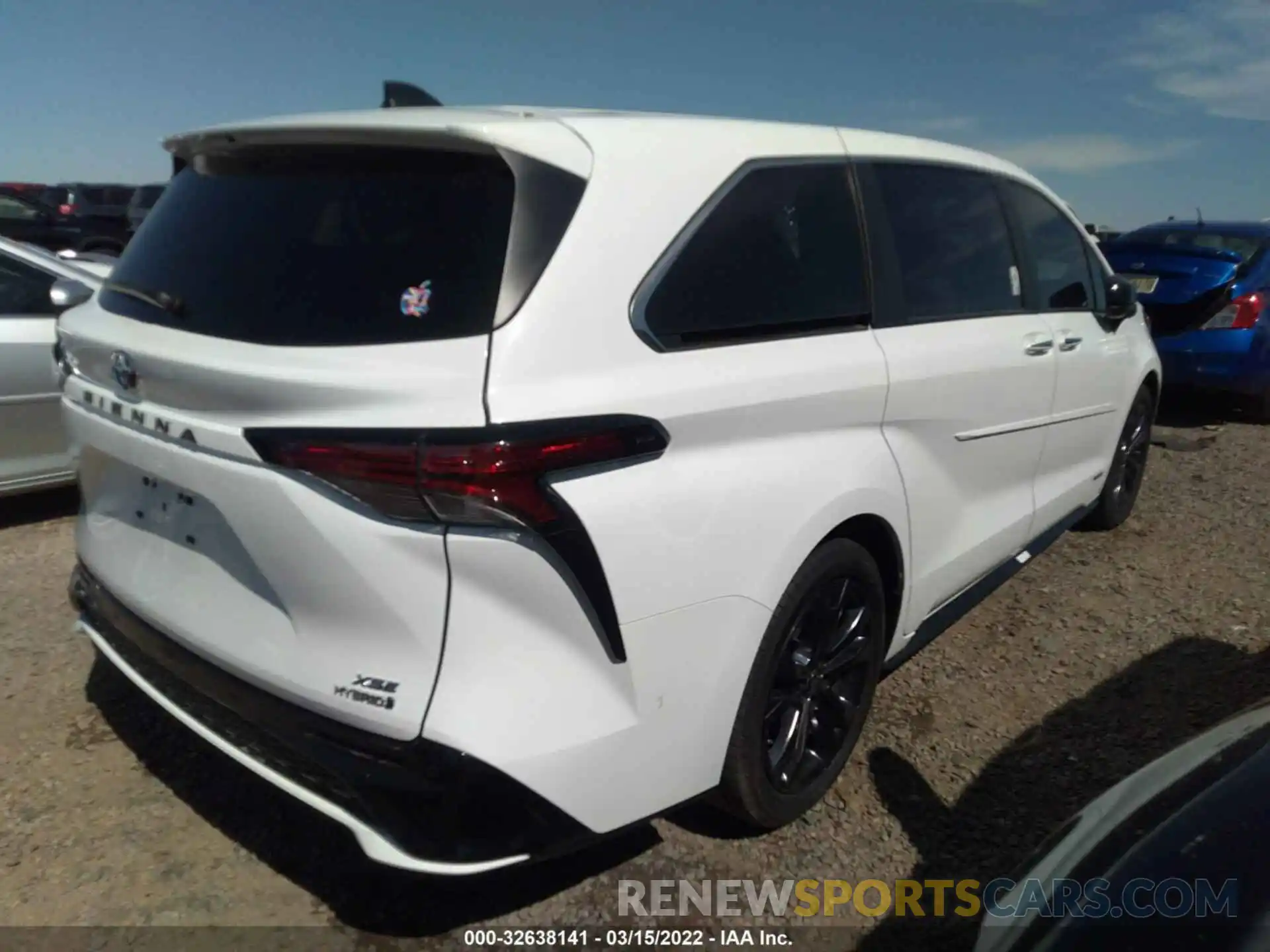 4 Photograph of a damaged car 5TDXRKEC5MS029225 TOYOTA SIENNA 2021