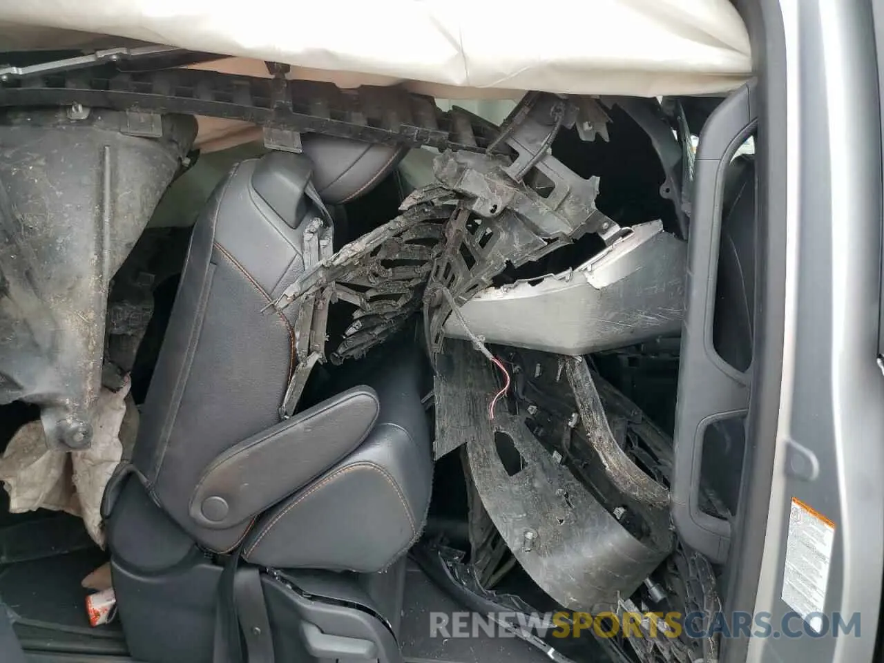 10 Photograph of a damaged car 5TDXRKEC5MS041391 TOYOTA SIENNA 2021