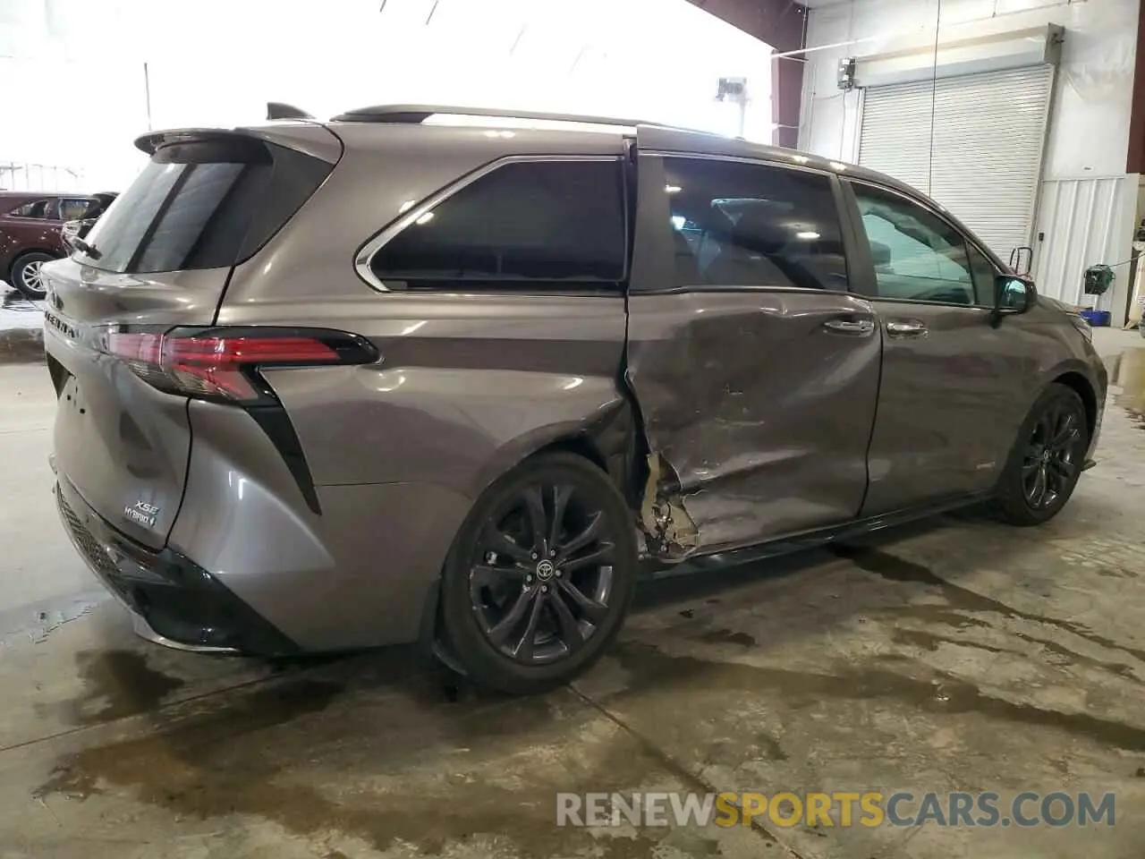 3 Photograph of a damaged car 5TDXRKEC5MS064234 TOYOTA SIENNA 2021