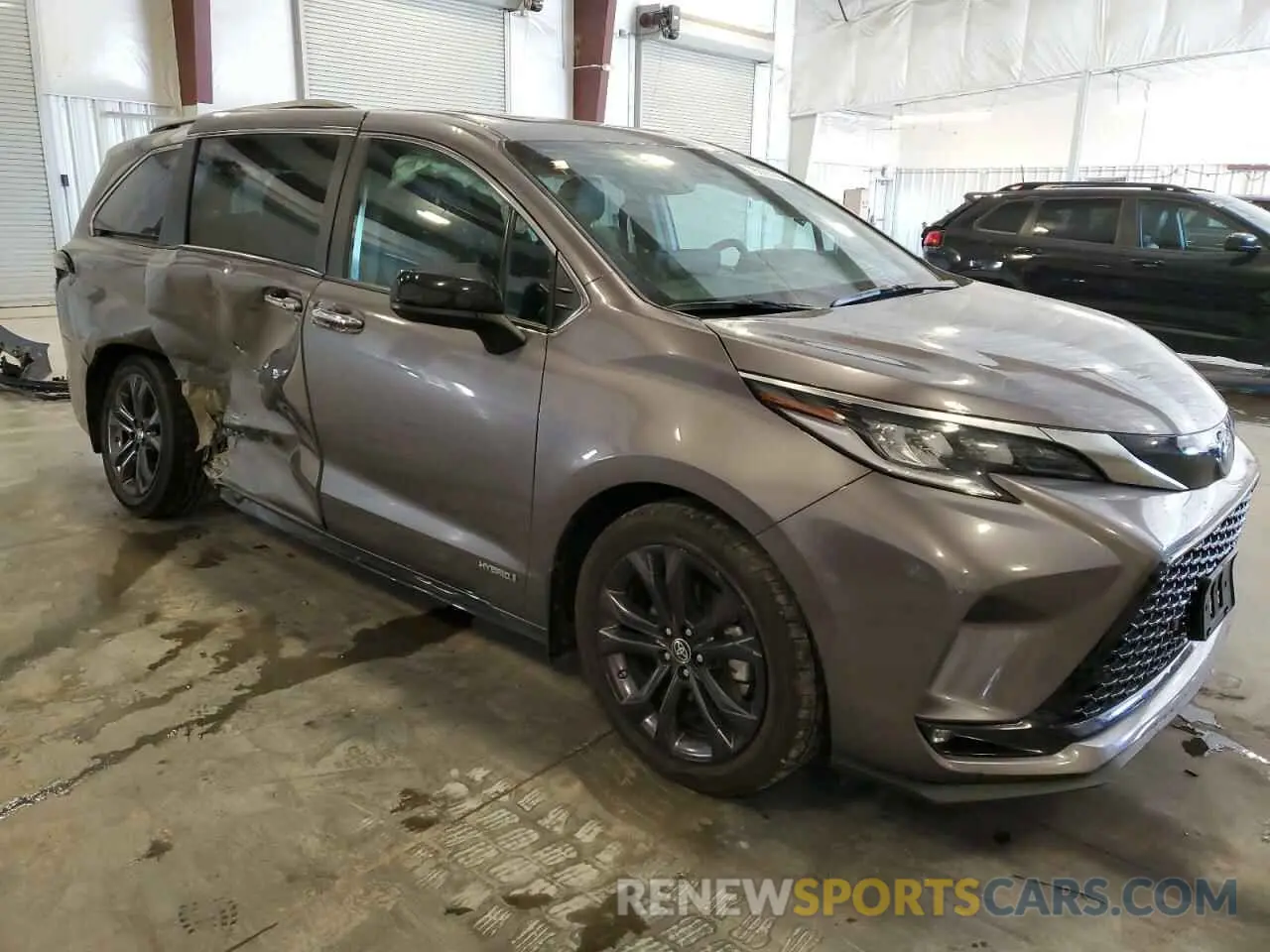 4 Photograph of a damaged car 5TDXRKEC5MS064234 TOYOTA SIENNA 2021