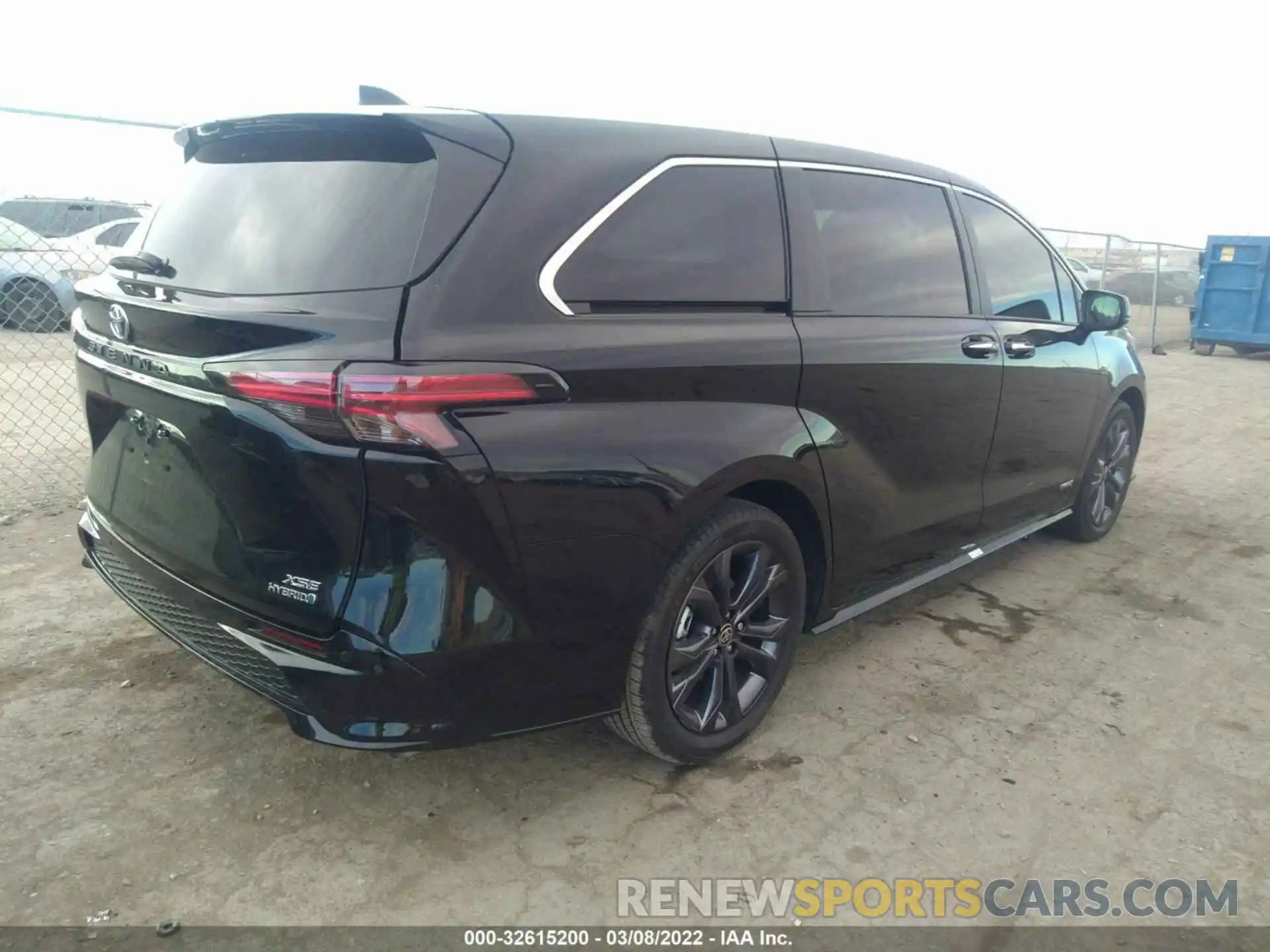 4 Photograph of a damaged car 5TDXRKEC6MS062900 TOYOTA SIENNA 2021