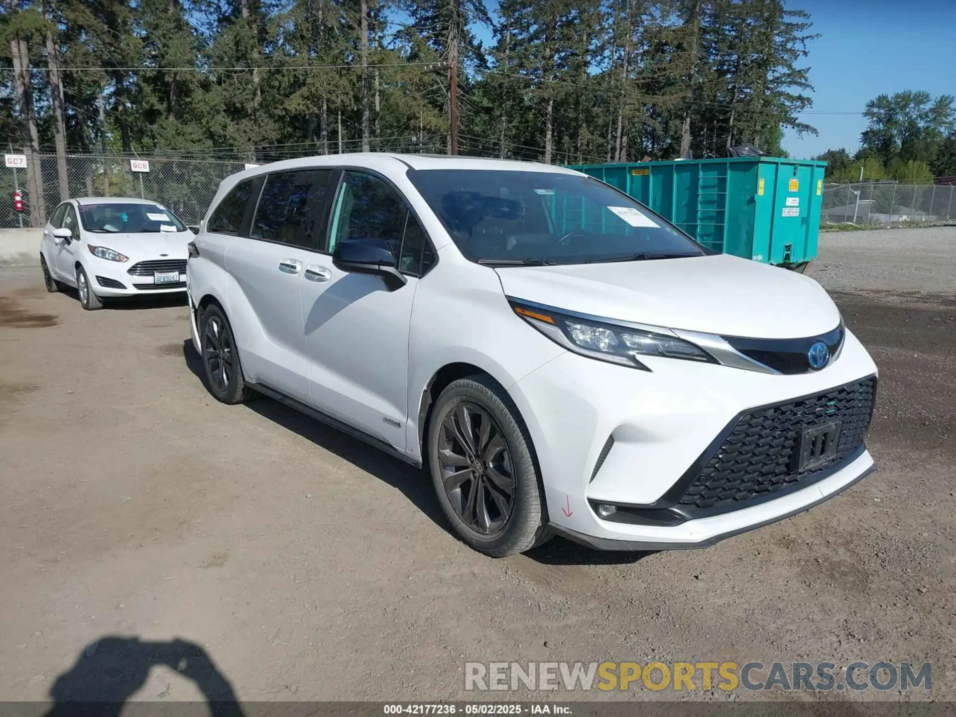 1 Photograph of a damaged car 5TDXRKEC9MS004991 TOYOTA SIENNA 2021