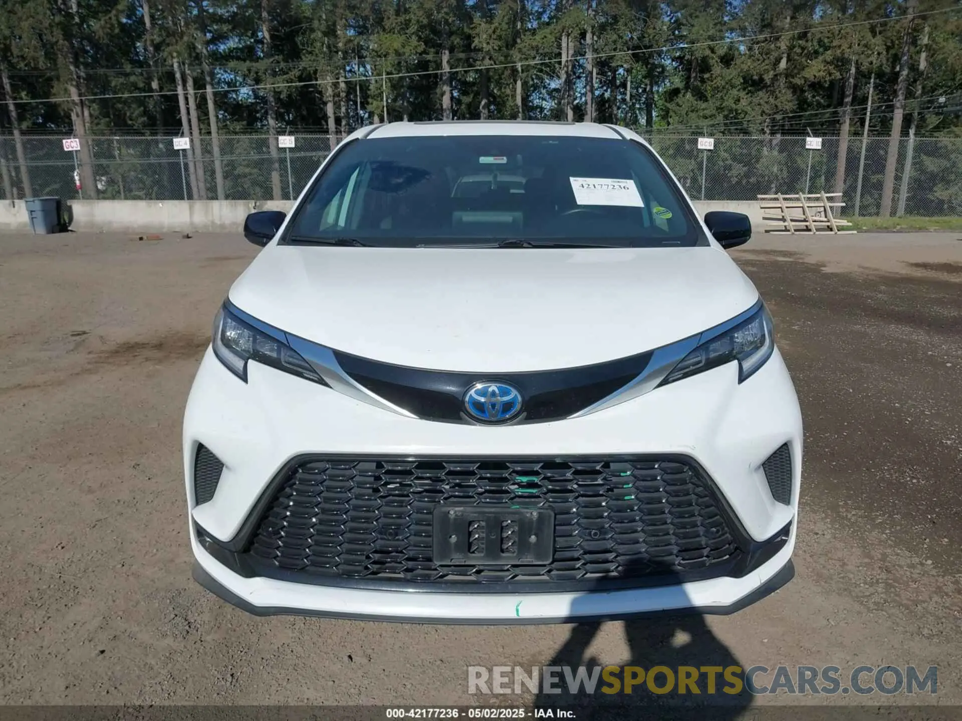 12 Photograph of a damaged car 5TDXRKEC9MS004991 TOYOTA SIENNA 2021