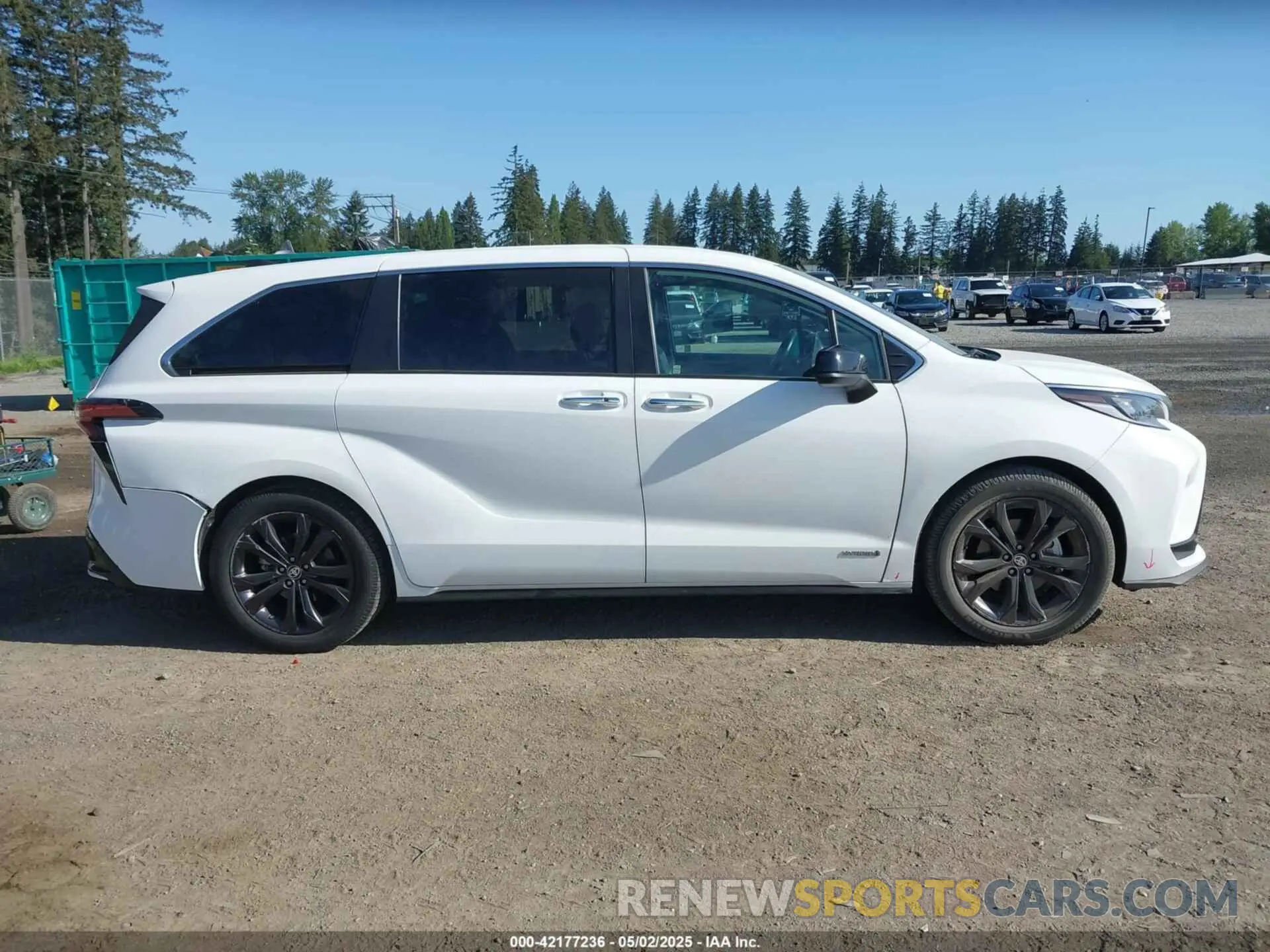 13 Photograph of a damaged car 5TDXRKEC9MS004991 TOYOTA SIENNA 2021