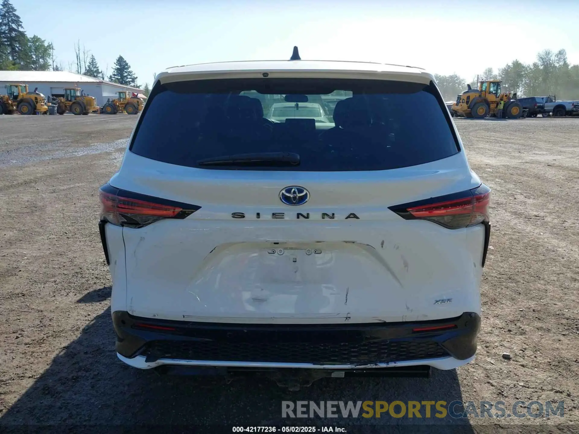 16 Photograph of a damaged car 5TDXRKEC9MS004991 TOYOTA SIENNA 2021