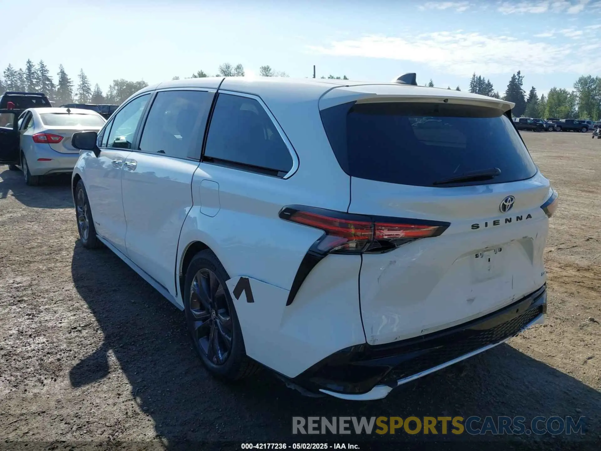 3 Photograph of a damaged car 5TDXRKEC9MS004991 TOYOTA SIENNA 2021