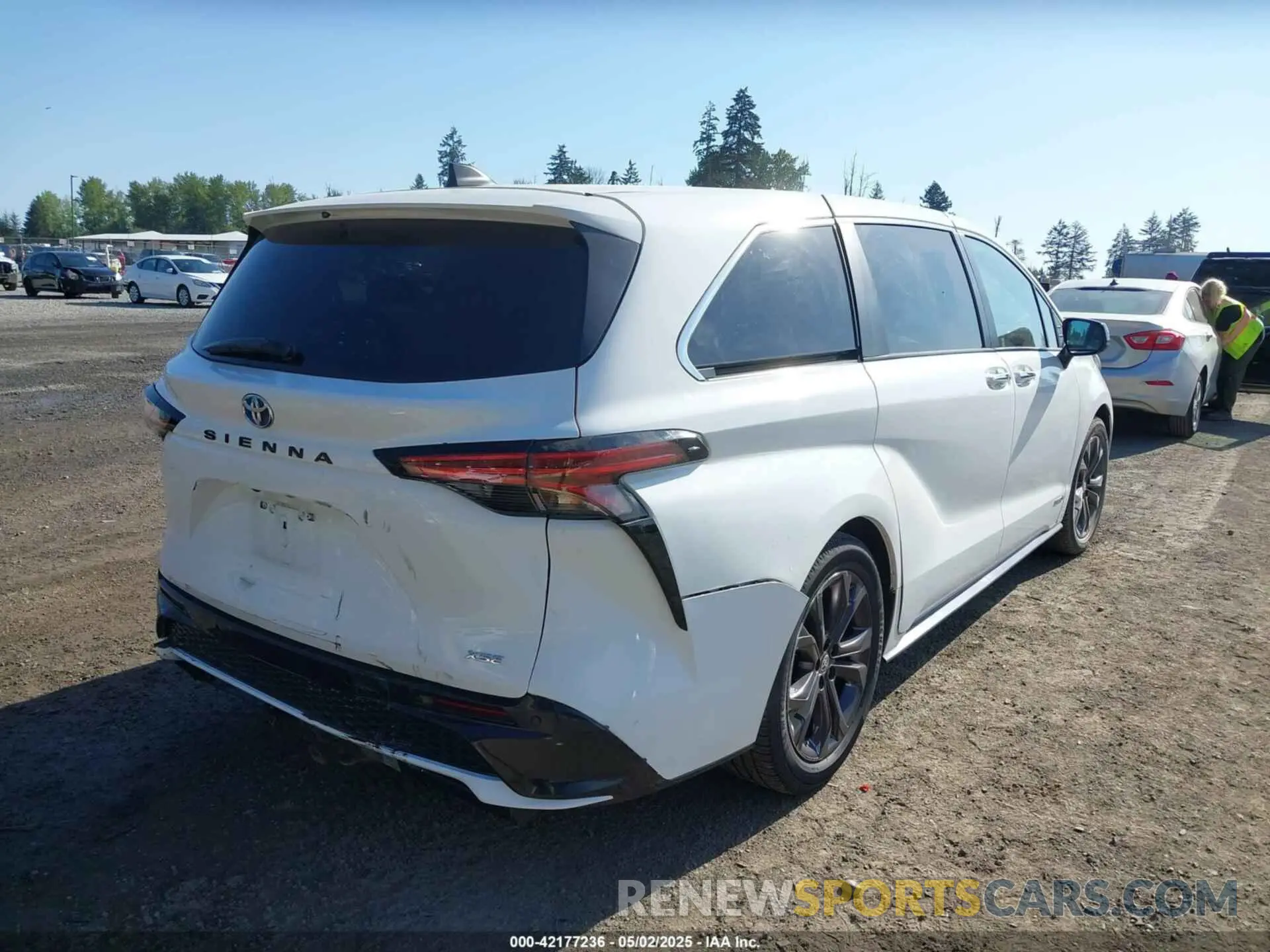 4 Photograph of a damaged car 5TDXRKEC9MS004991 TOYOTA SIENNA 2021