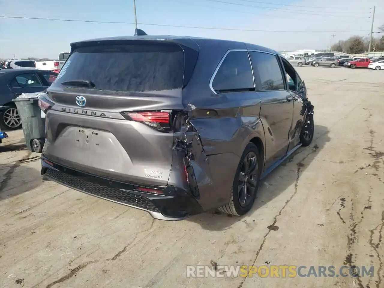 4 Photograph of a damaged car 5TDXRKECXMS002375 TOYOTA SIENNA 2021