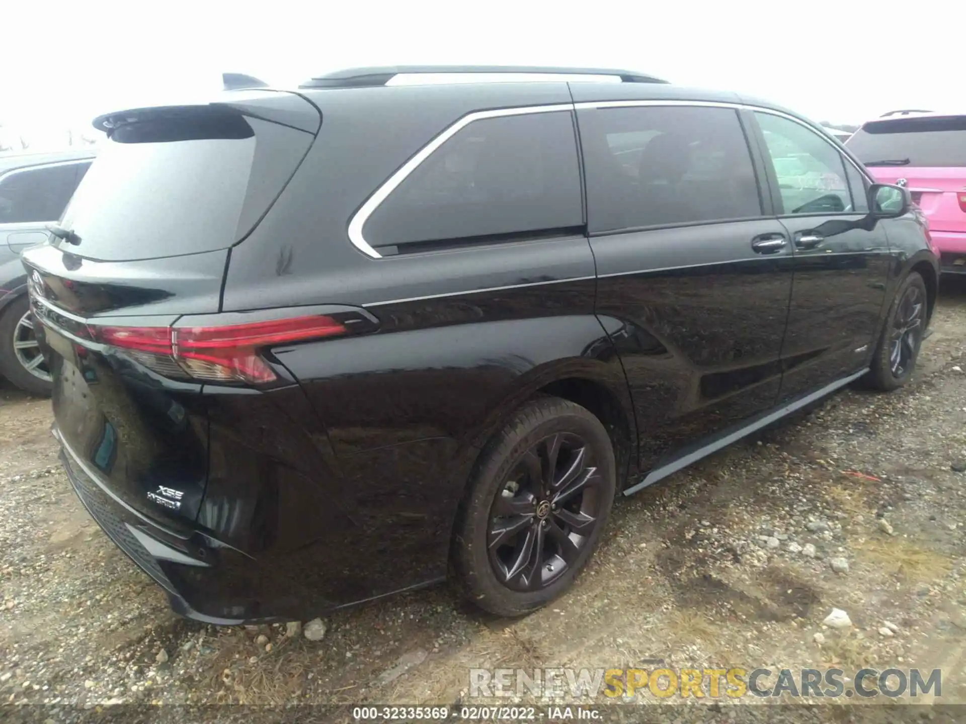 4 Photograph of a damaged car 5TDXRKECXMS037532 TOYOTA SIENNA 2021