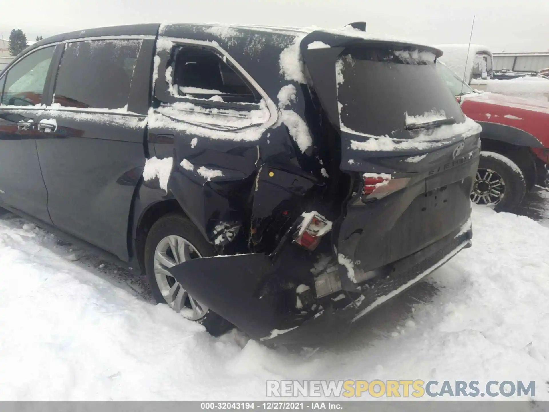 6 Photograph of a damaged car 5TDXSKFC4MS003881 TOYOTA SIENNA 2021