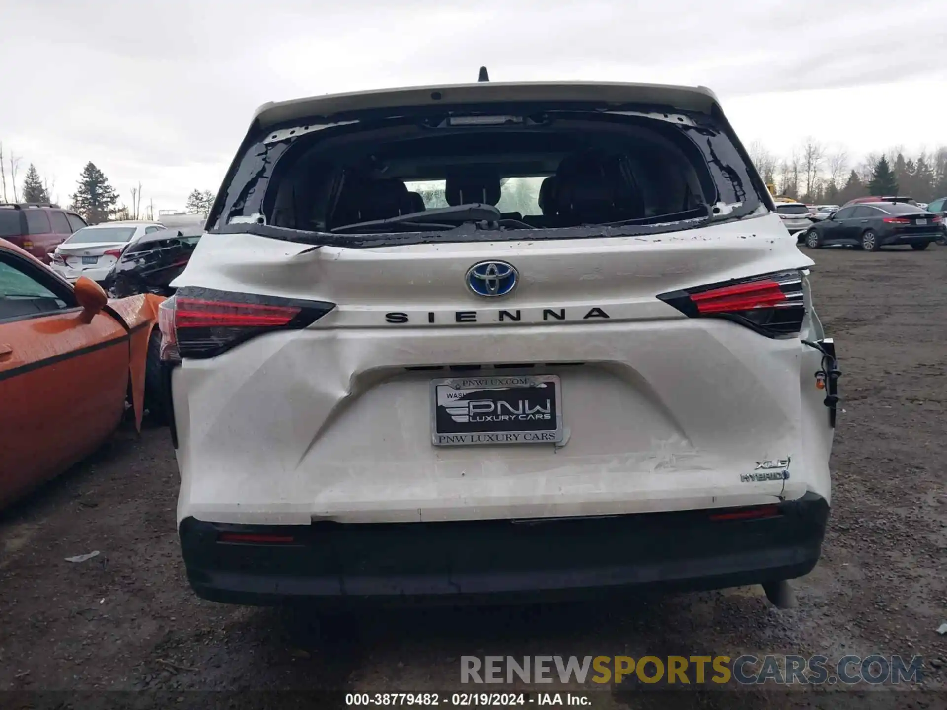 16 Photograph of a damaged car 5TDYRKEC0MS003488 TOYOTA SIENNA 2021