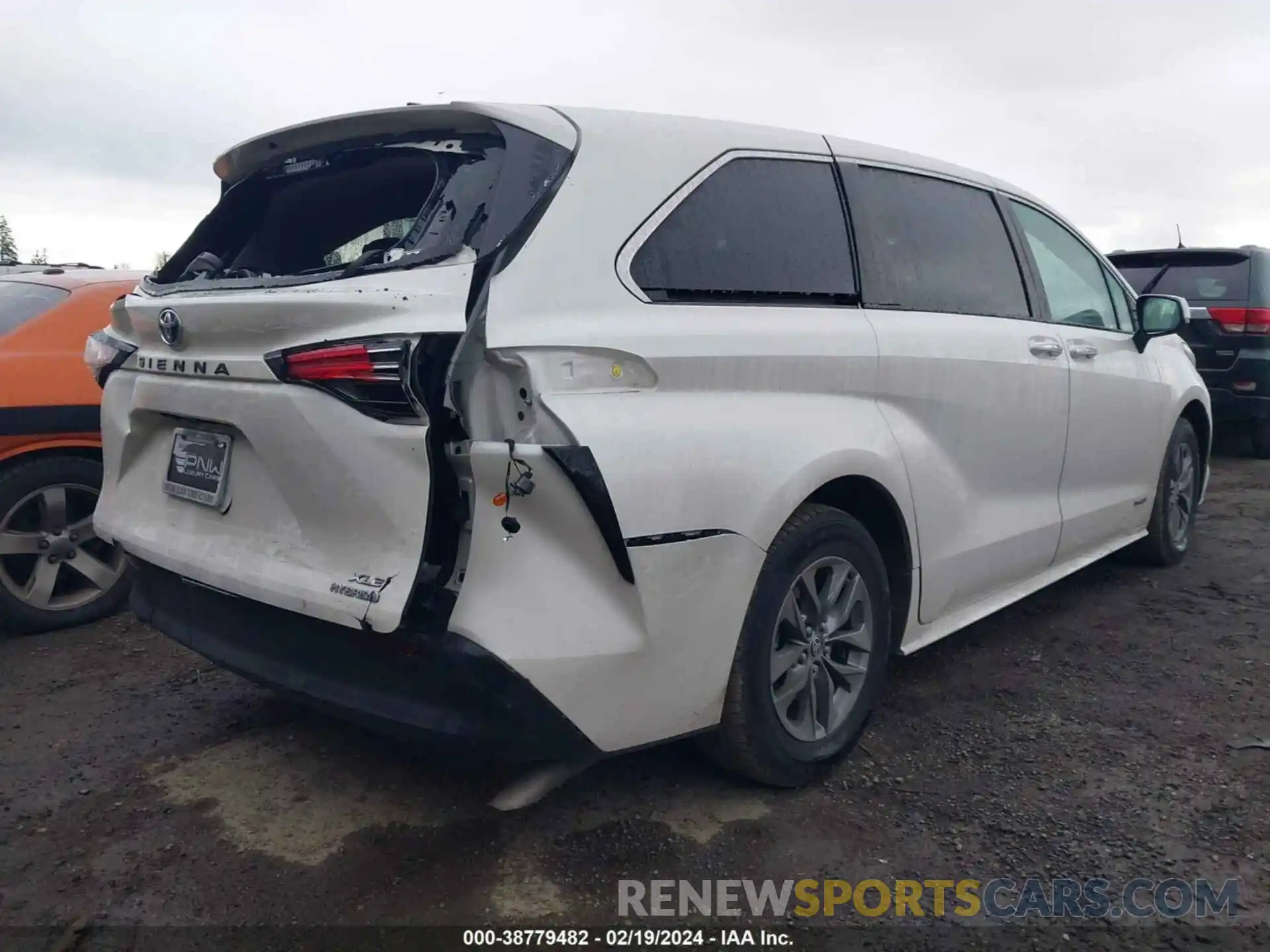 4 Photograph of a damaged car 5TDYRKEC0MS003488 TOYOTA SIENNA 2021