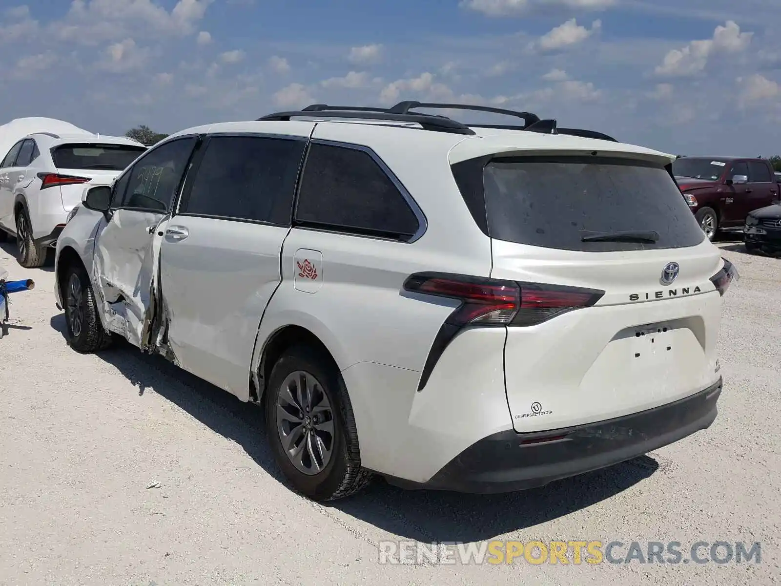 3 Photograph of a damaged car 5TDYRKEC0MS003748 TOYOTA SIENNA 2021