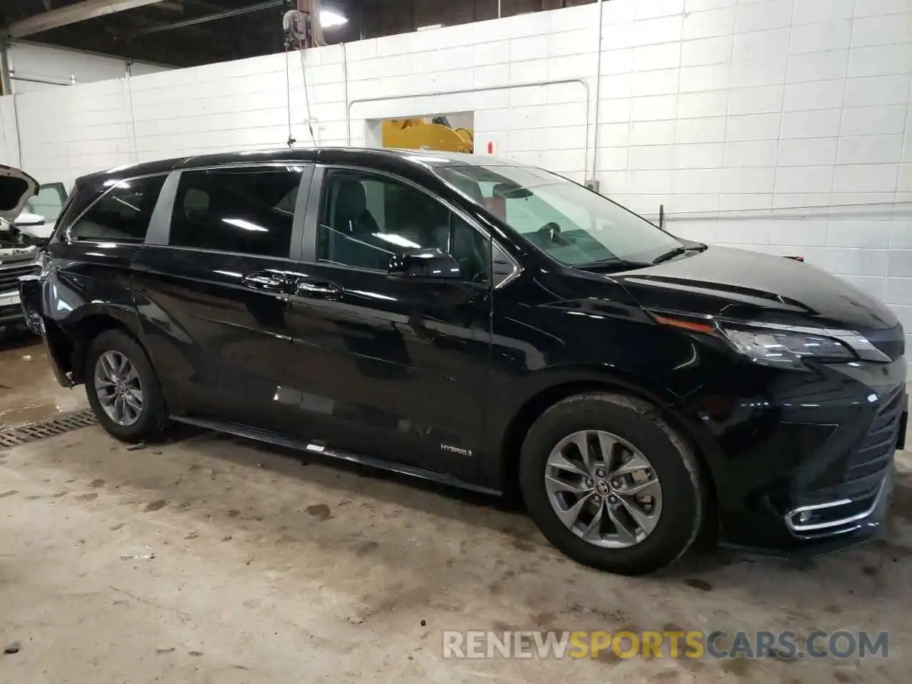 4 Photograph of a damaged car 5TDYRKEC1MS022664 TOYOTA SIENNA 2021