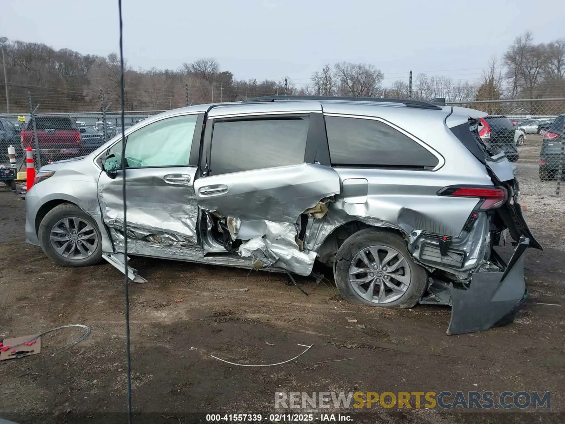 13 Photograph of a damaged car 5TDYRKEC1MS068172 TOYOTA SIENNA 2021