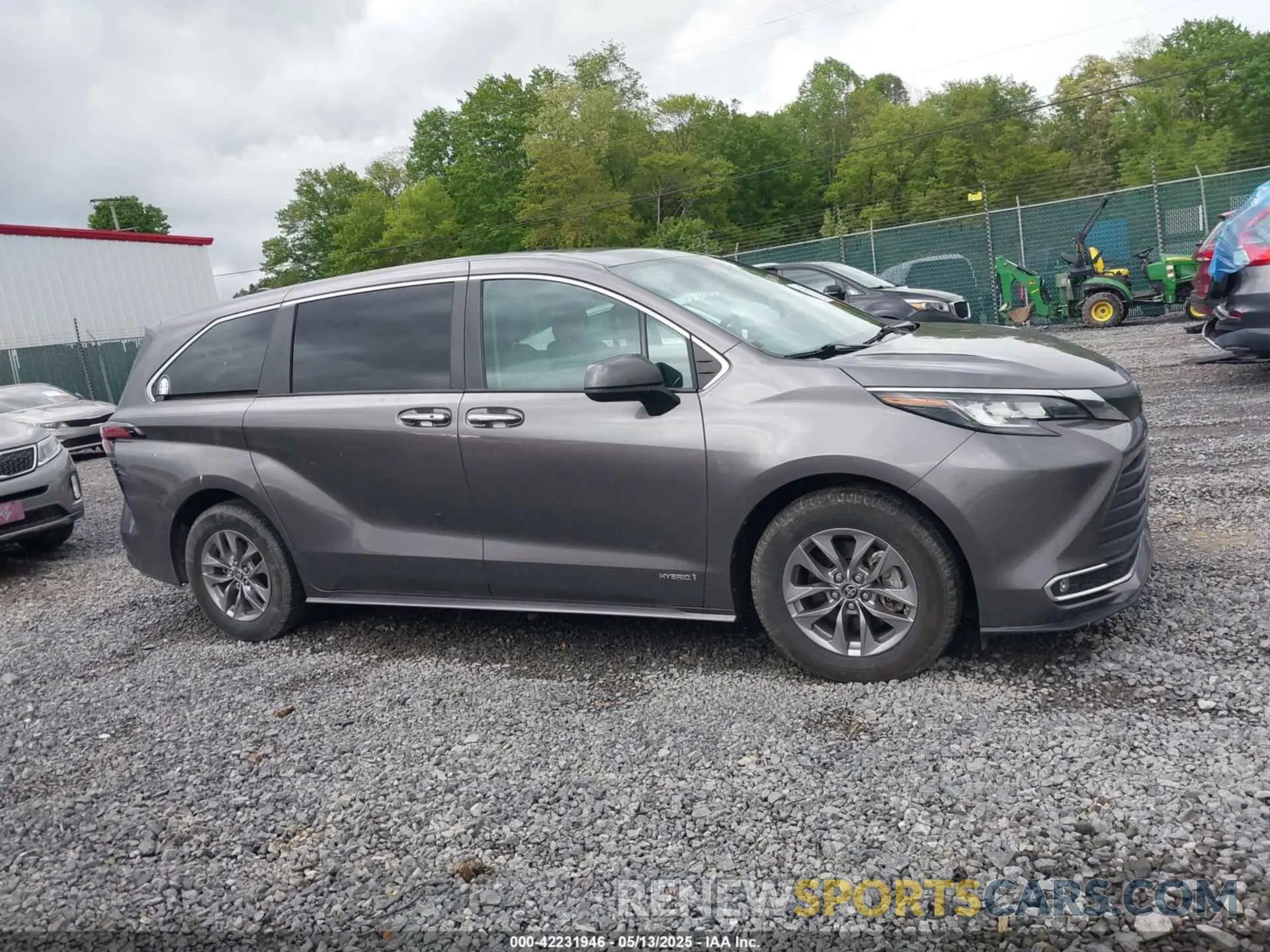 13 Photograph of a damaged car 5TDYRKEC2MS017781 TOYOTA SIENNA 2021