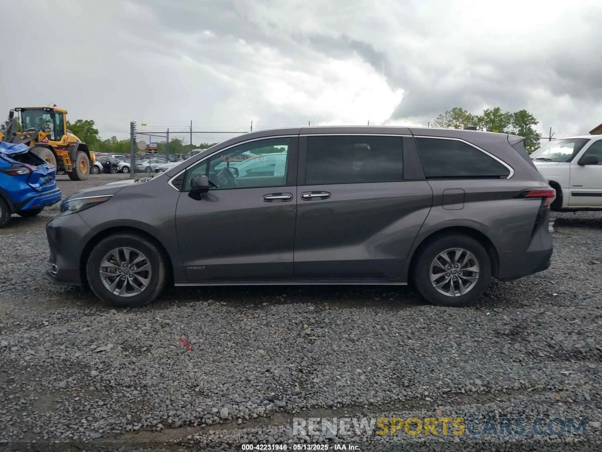 14 Photograph of a damaged car 5TDYRKEC2MS017781 TOYOTA SIENNA 2021