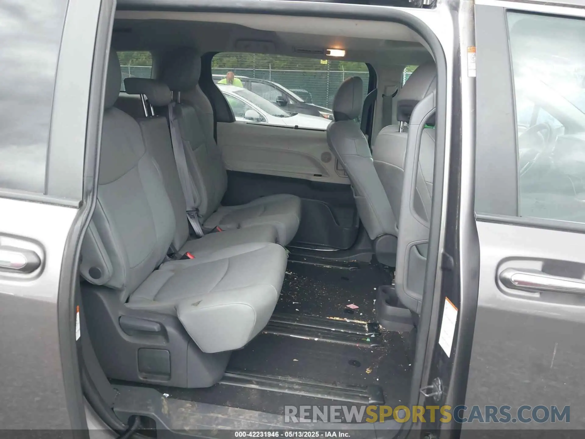 8 Photograph of a damaged car 5TDYRKEC2MS017781 TOYOTA SIENNA 2021