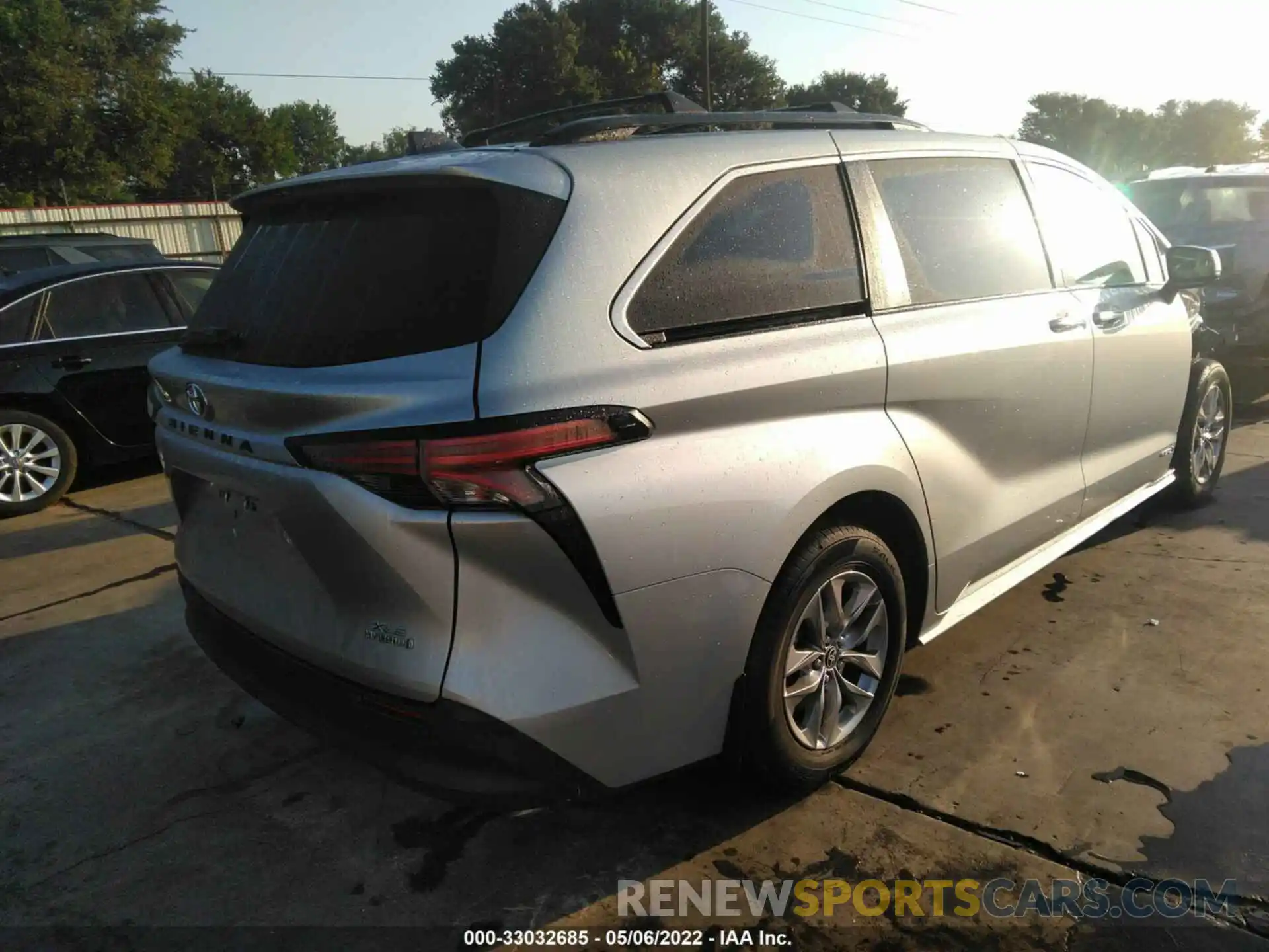 4 Photograph of a damaged car 5TDYRKEC2MS039845 TOYOTA SIENNA 2021