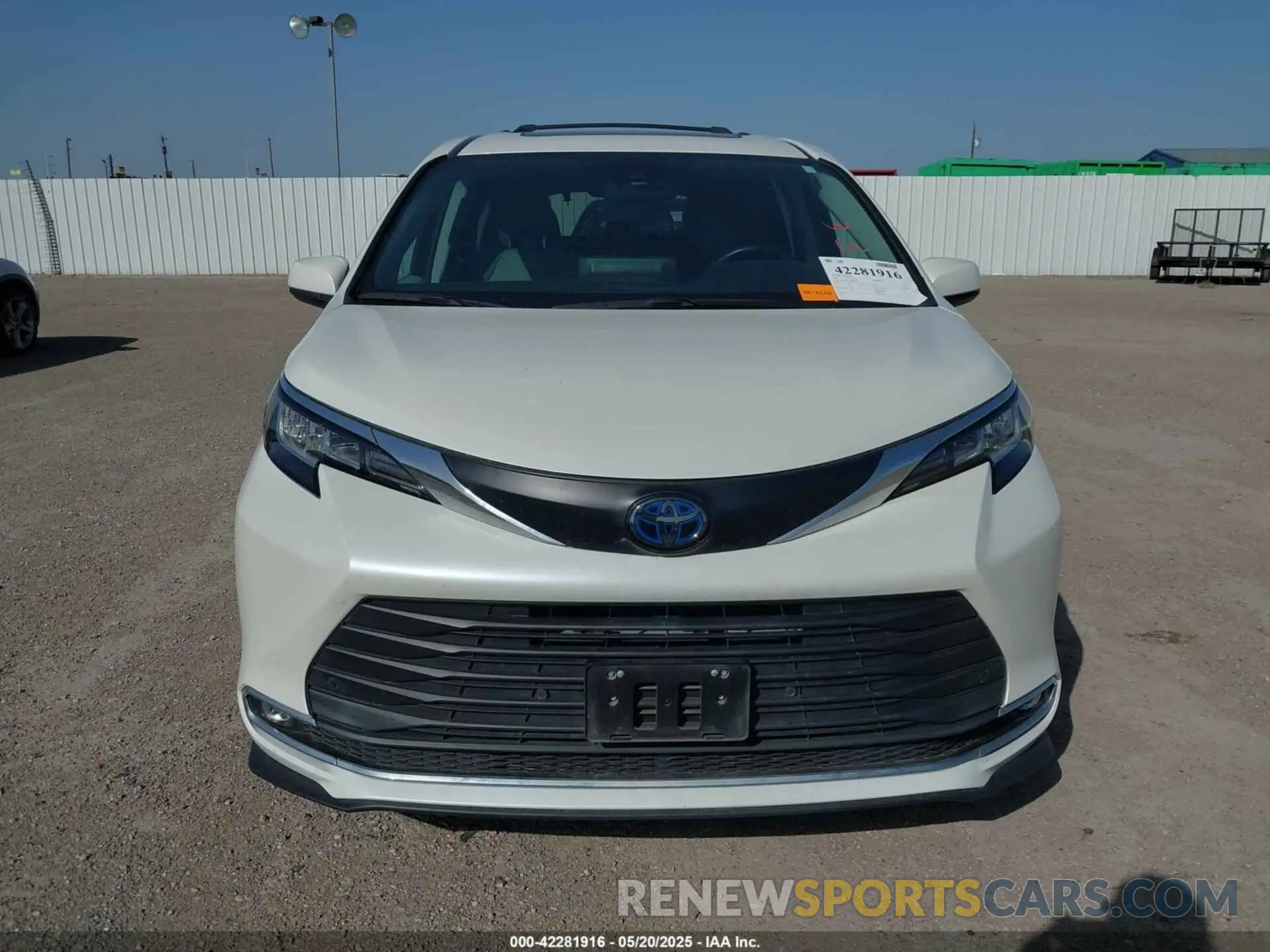 12 Photograph of a damaged car 5TDYRKEC2MS041417 TOYOTA SIENNA 2021