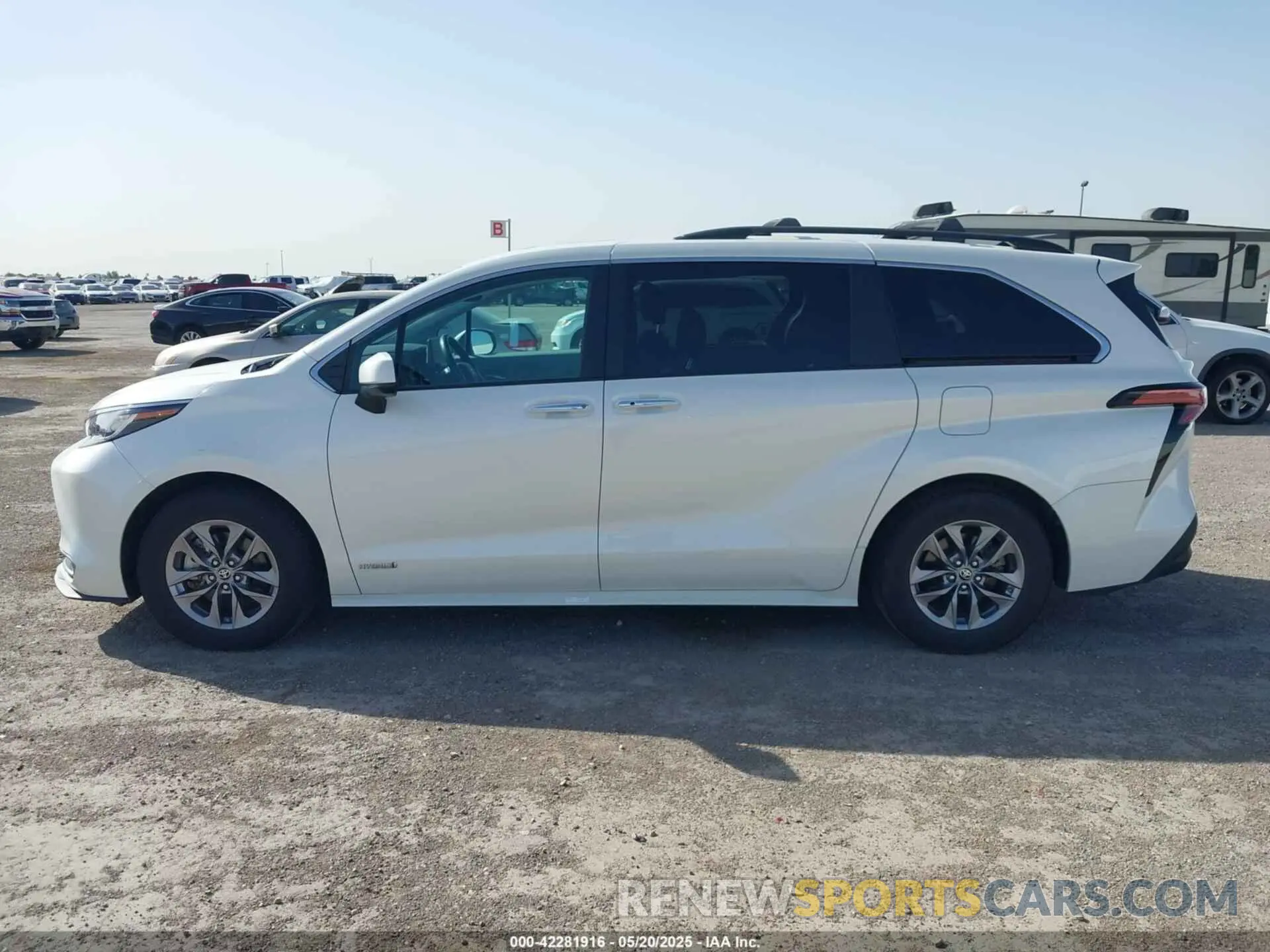 14 Photograph of a damaged car 5TDYRKEC2MS041417 TOYOTA SIENNA 2021