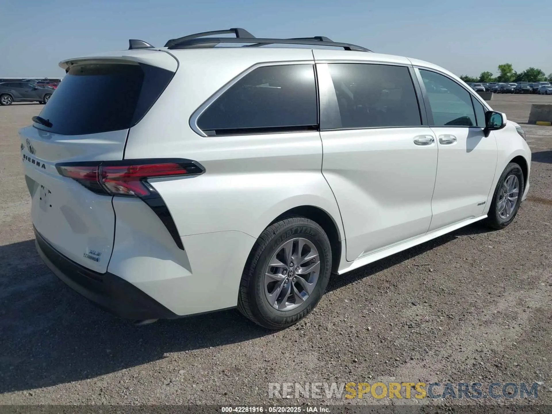 4 Photograph of a damaged car 5TDYRKEC2MS041417 TOYOTA SIENNA 2021