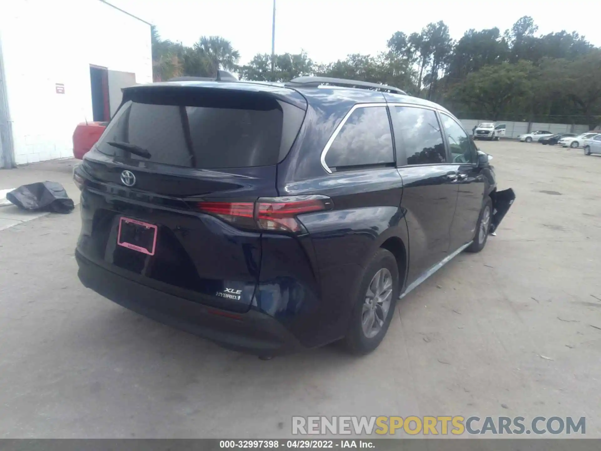 4 Photograph of a damaged car 5TDYRKEC2MS044754 TOYOTA SIENNA 2021