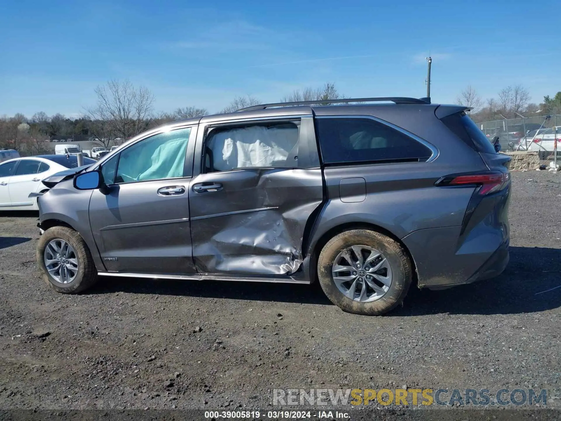 15 Photograph of a damaged car 5TDYRKEC2MS070285 TOYOTA SIENNA 2021