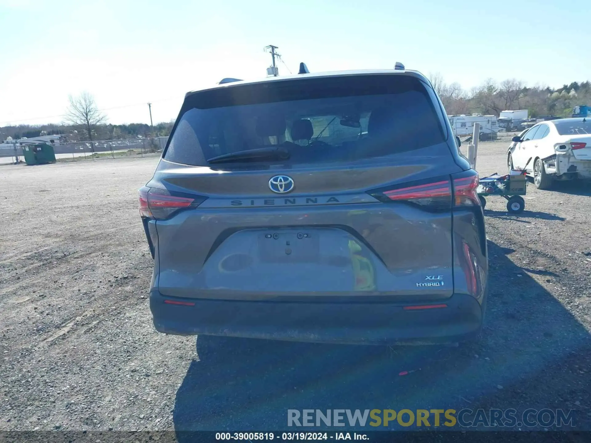 17 Photograph of a damaged car 5TDYRKEC2MS070285 TOYOTA SIENNA 2021